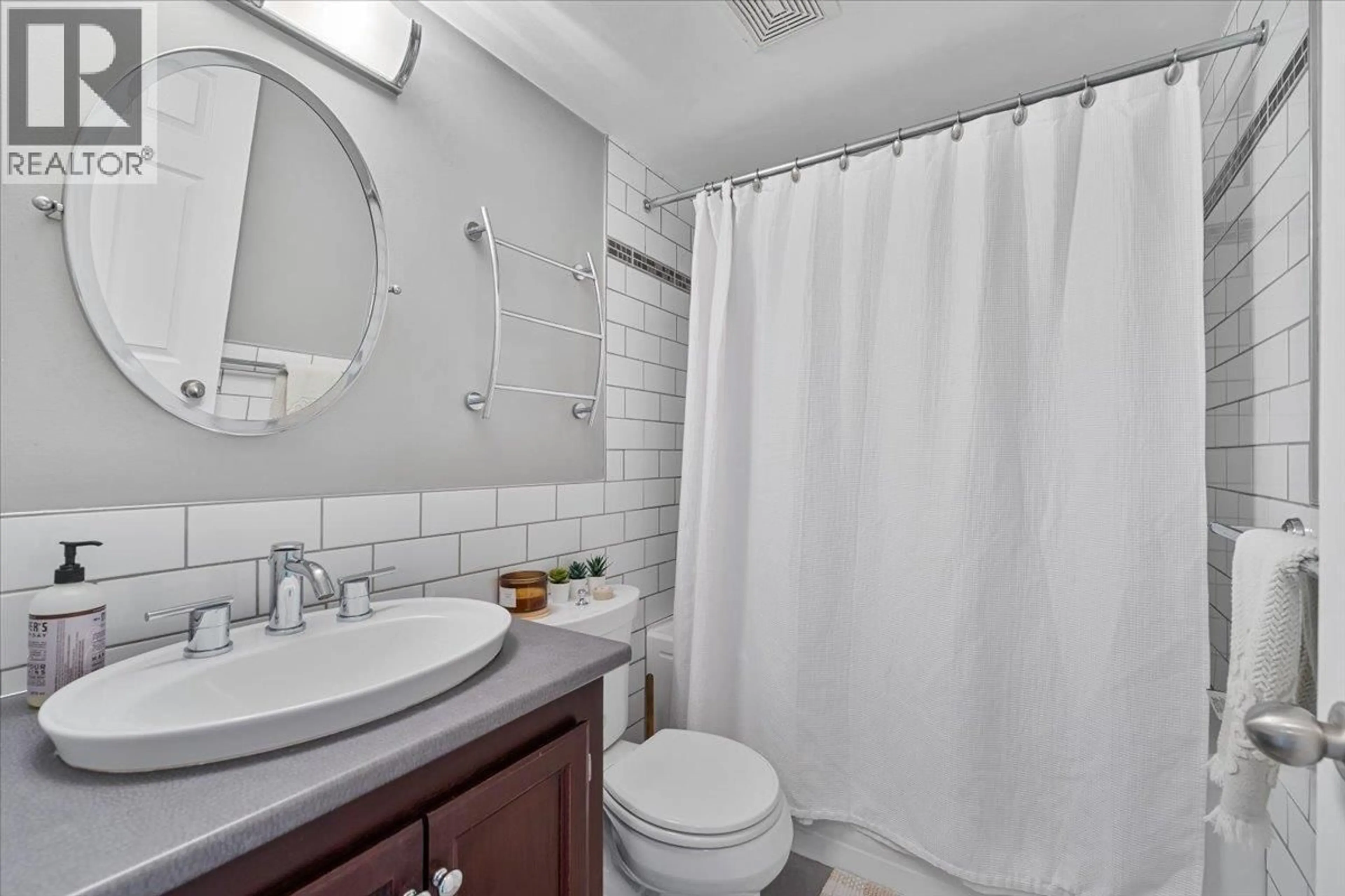 Standard bathroom, ceramic/tile floor for 313 - 12 K DE K COURT, New Westminster British Columbia V3M6C5
