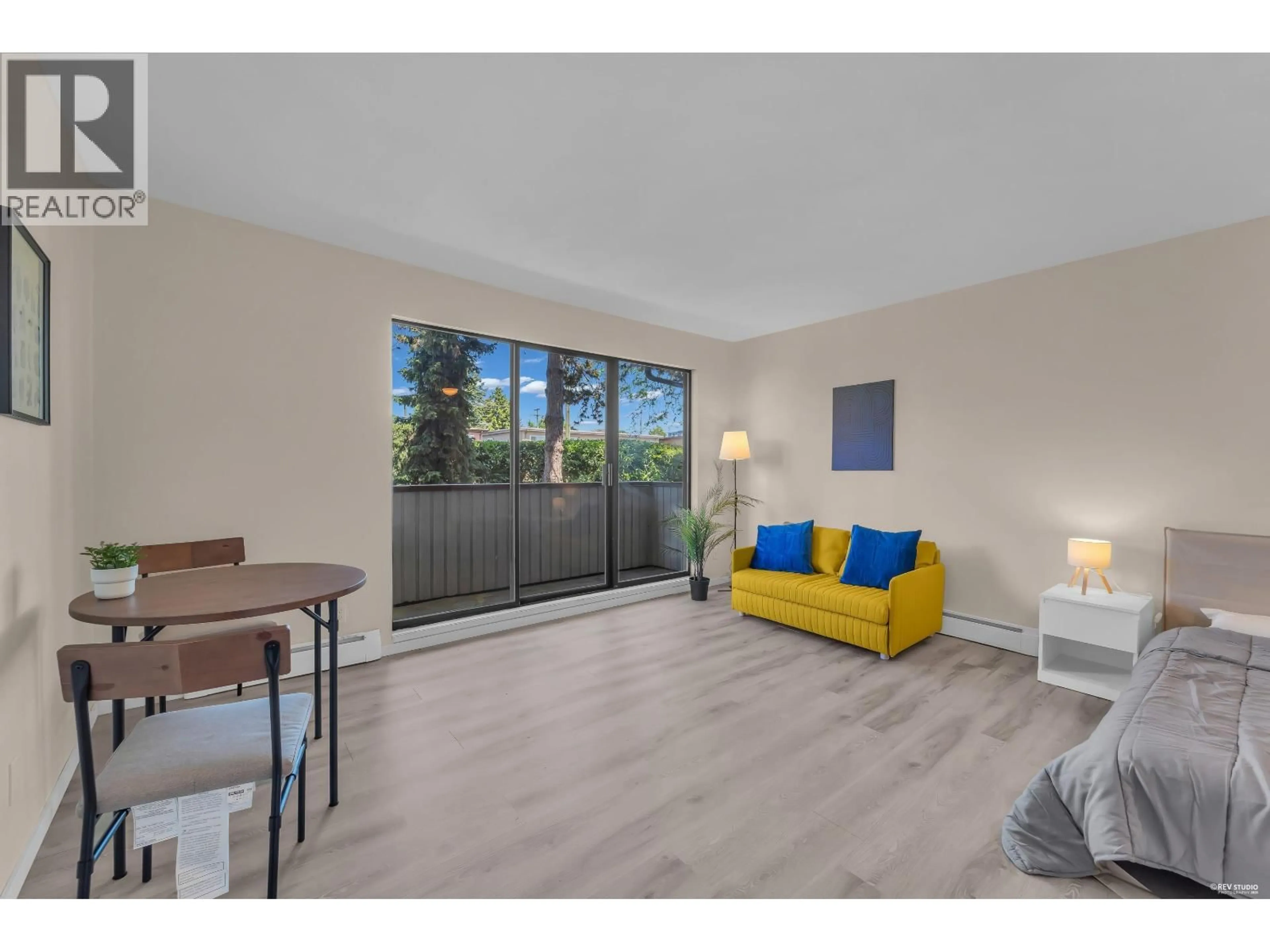 Living room with furniture, wood/laminate floor for 303 - 1296 70TH AVENUE, Vancouver British Columbia V6P2Y5
