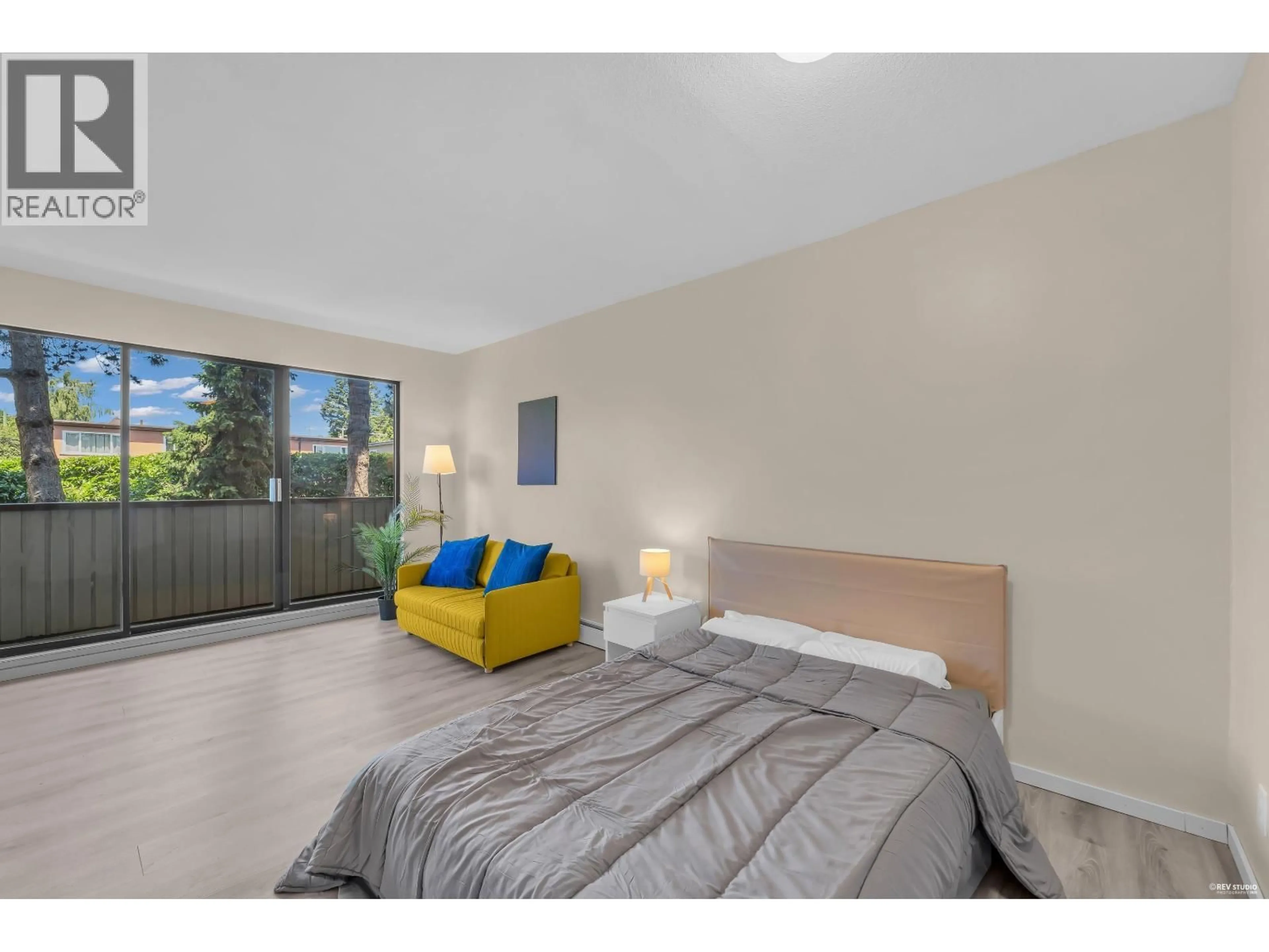 Bedroom with bed, wood/laminate floor for 303 - 1296 70TH AVENUE, Vancouver British Columbia V6P2Y5