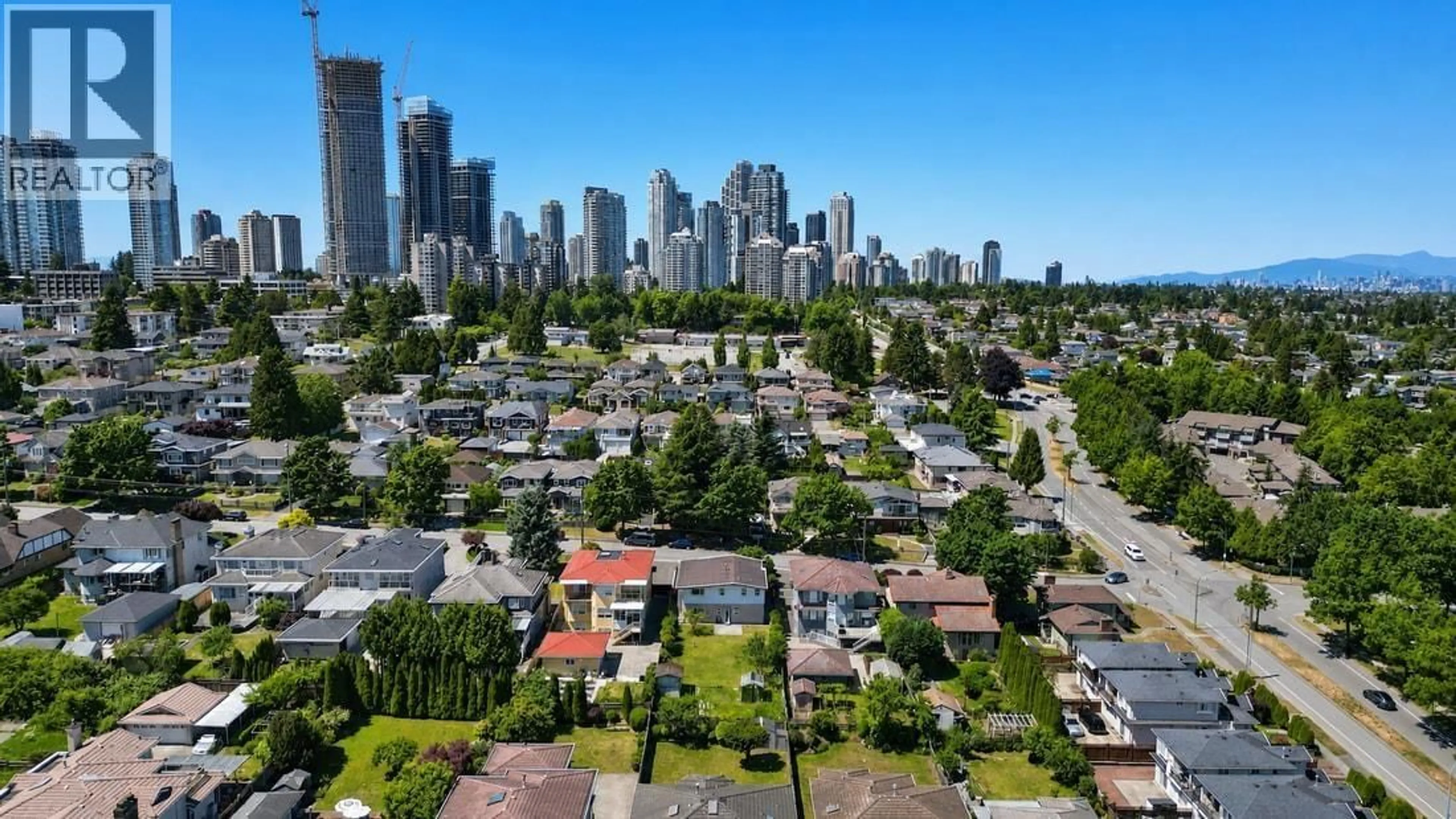 A pic from outside/outdoor area/front of a property/back of a property/a pic from drone, city buildings view from balcony for 6072 SELMA AVENUE, Burnaby British Columbia V5H3R2
