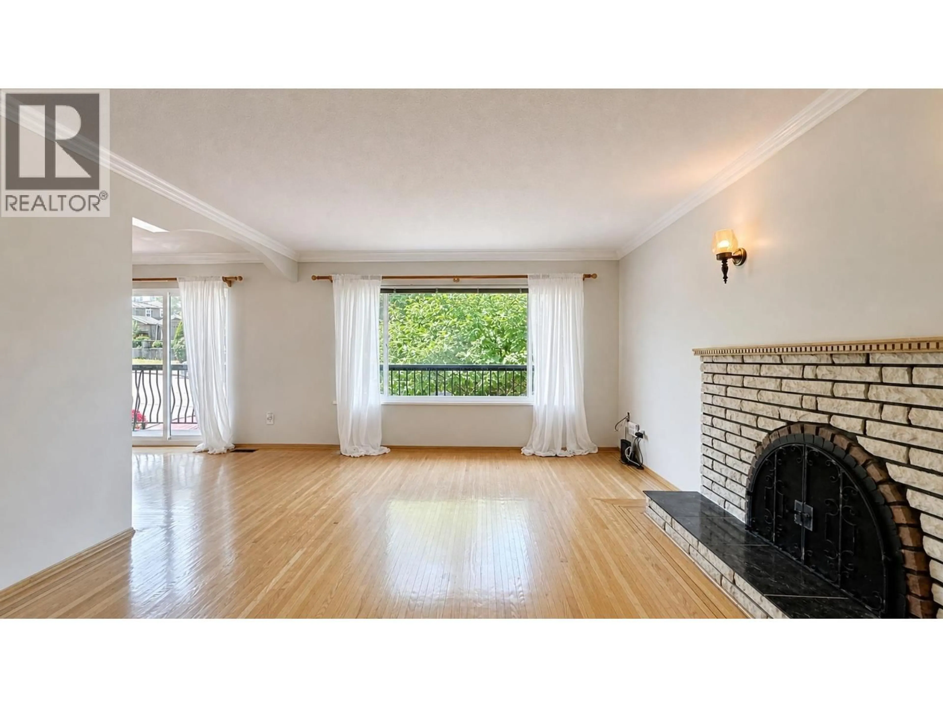 A pic of a room for 6072 SELMA AVENUE, Burnaby British Columbia V5H3R2