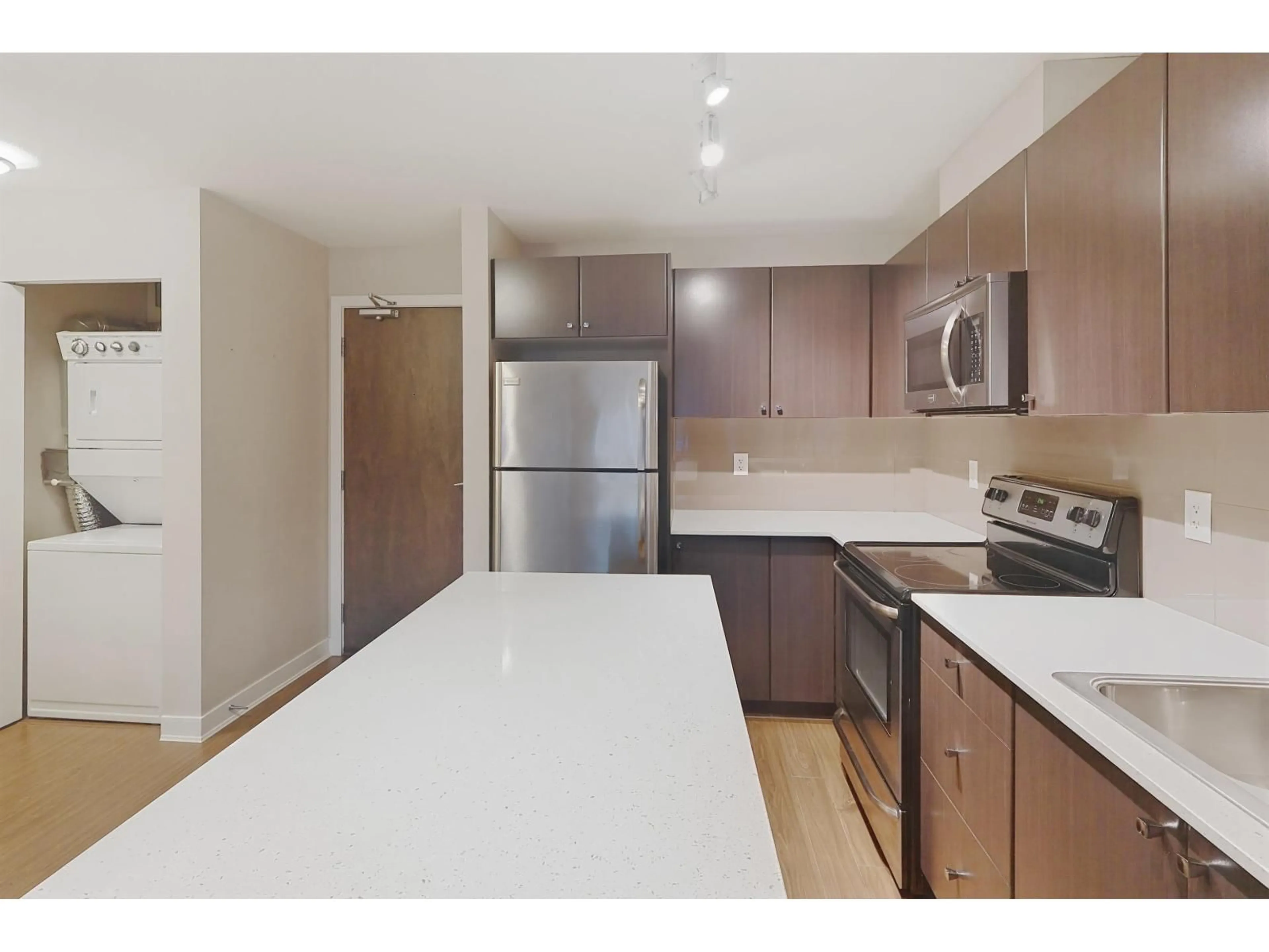 Standard kitchen, wood/laminate floor for 417 - 13740 75A AVENUE, Surrey British Columbia V3W0E8