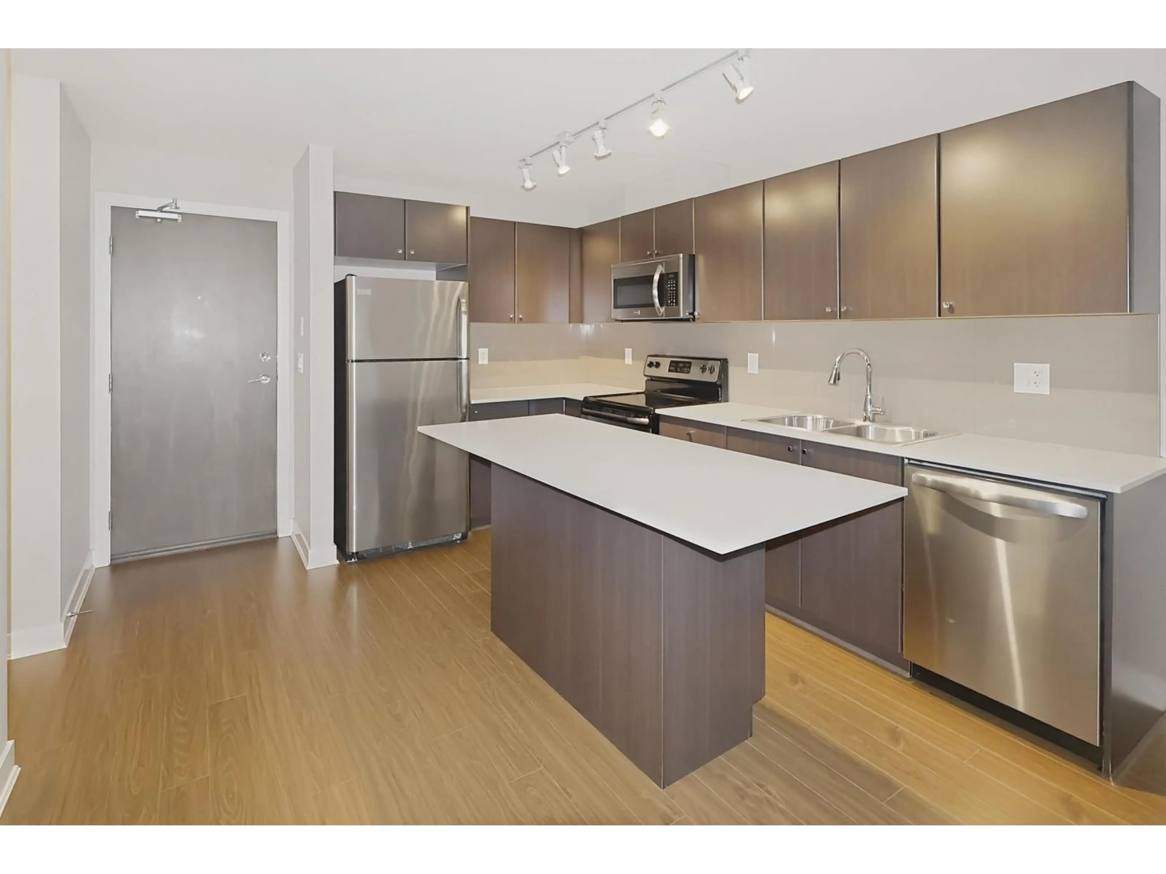 Standard kitchen, unknown for 417 - 13740 75A AVENUE, Surrey British Columbia V3W0E8