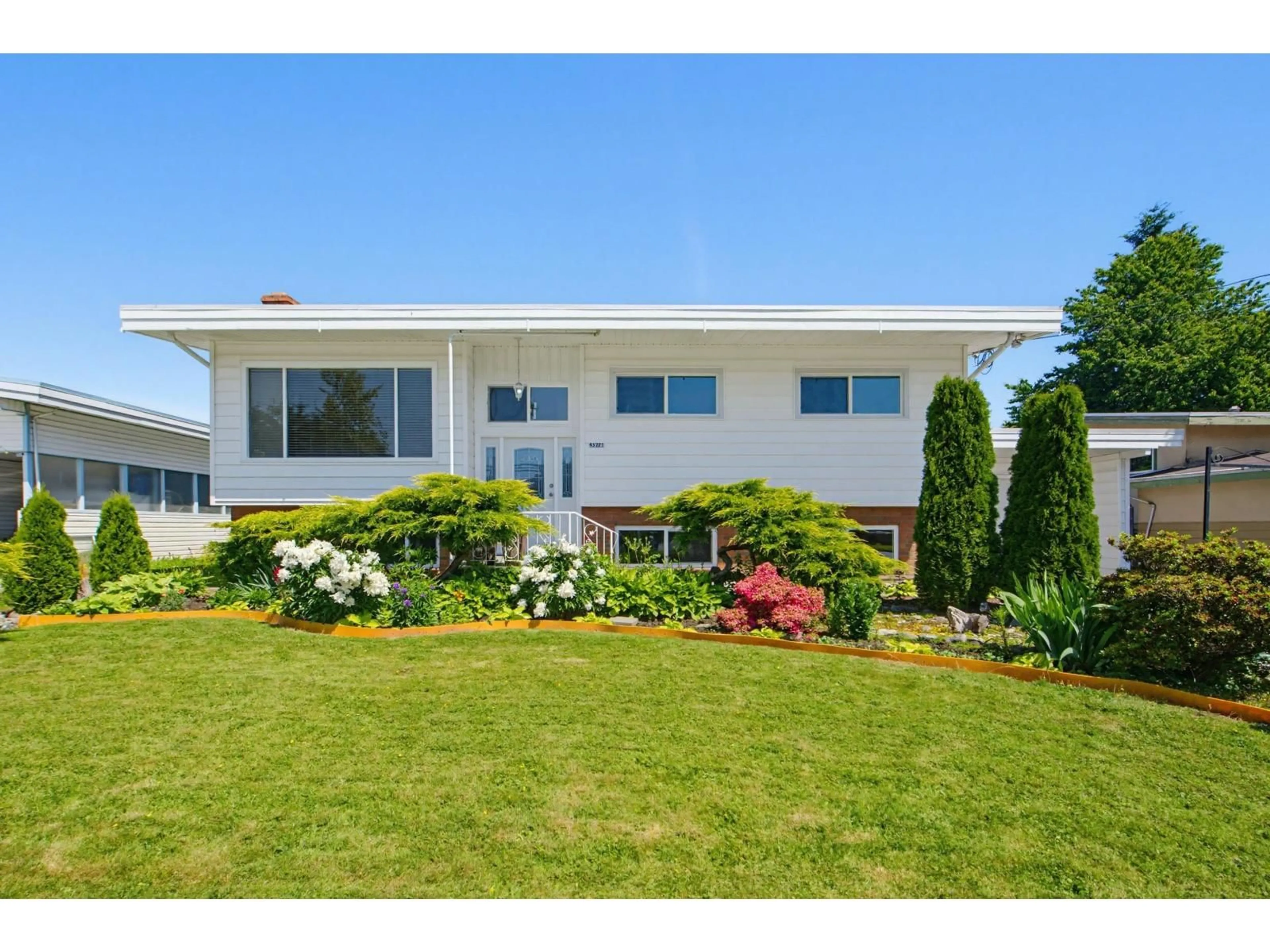 Home with vinyl exterior material, unknown for 45271 BERNARD AVENUE, Chilliwack British Columbia V2P1H3