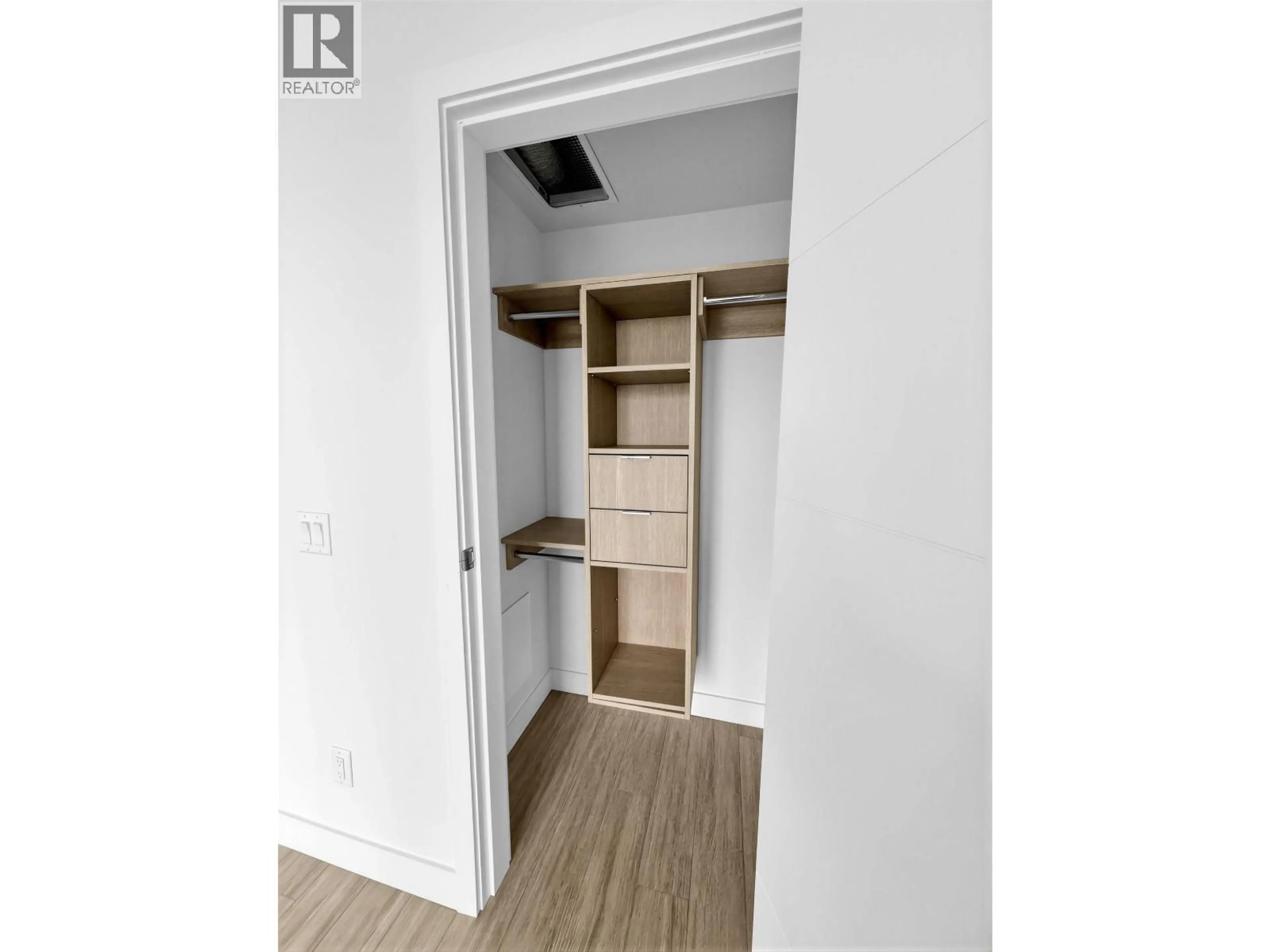 Storage room or clothes room or walk-in closet for 2404 - 6398 SILVER AVENUE, Burnaby British Columbia V5H0K7