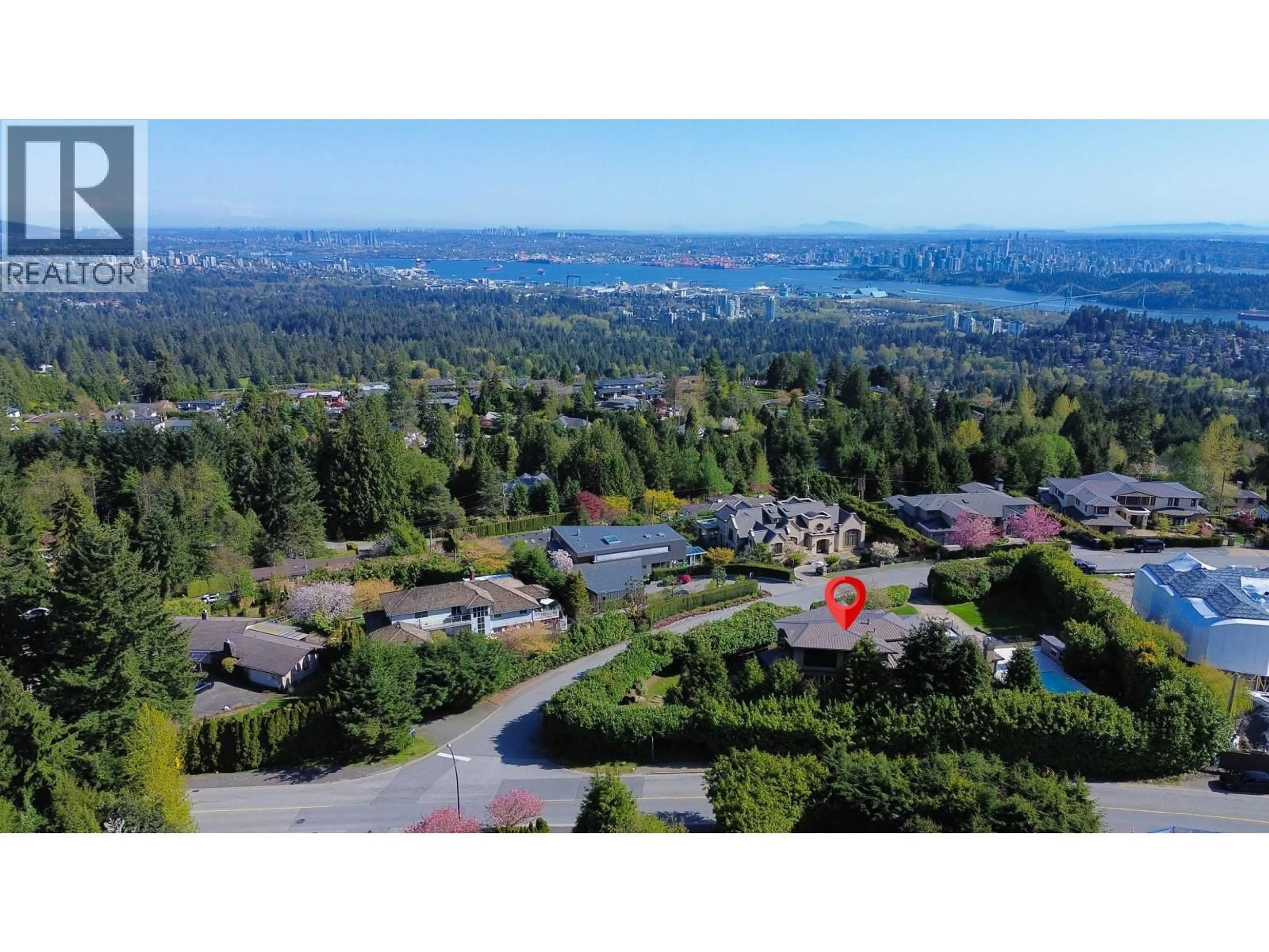 A pic from outside/outdoor area/front of a property/back of a property/a pic from drone, mountain view for 1109 HILLSIDE ROAD, West Vancouver British Columbia V7S2G3