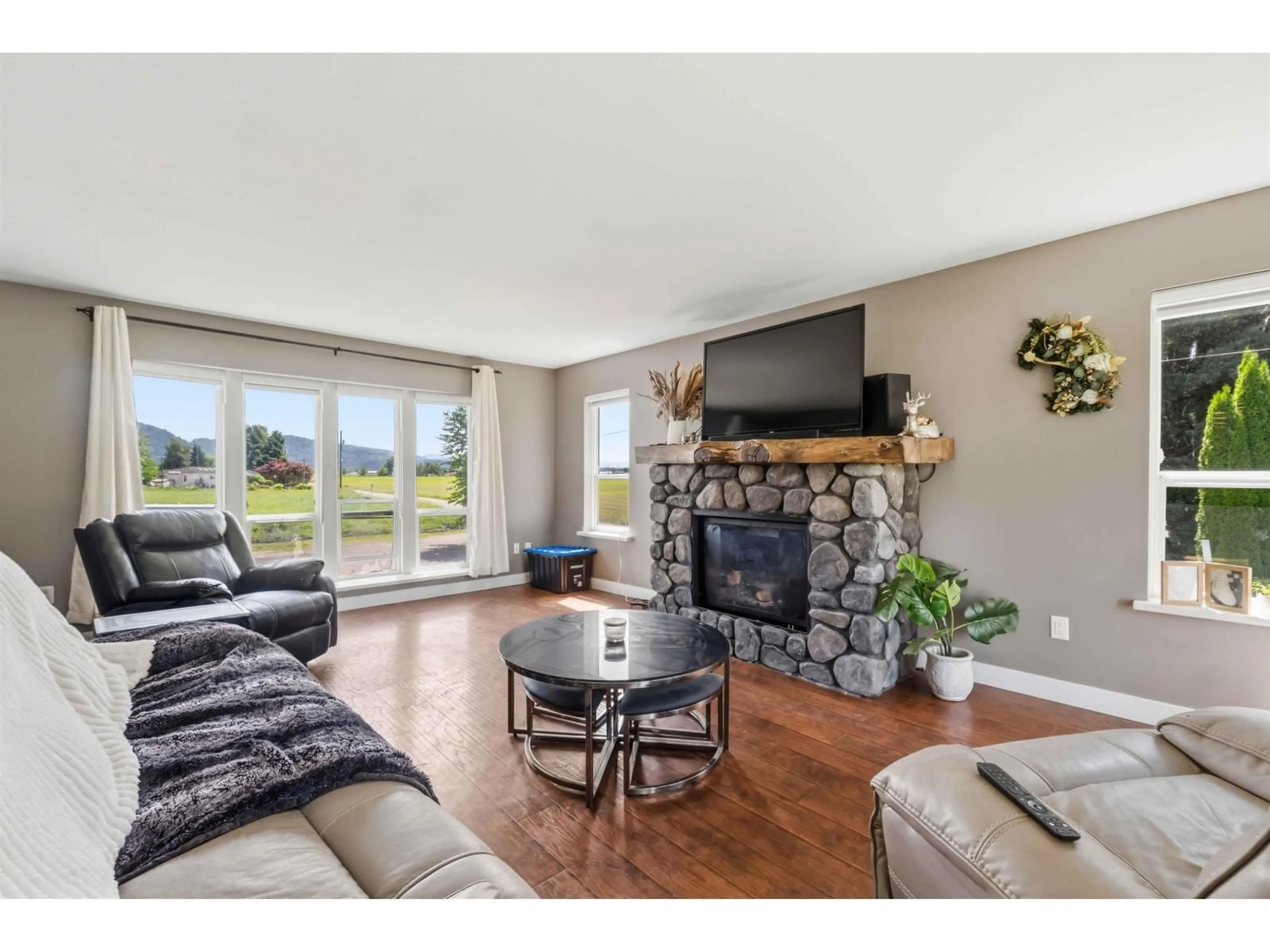 Living room with furniture, wood/laminate floor for 7310 KELLEHER STREET, Abbotsford British Columbia V3G1N2
