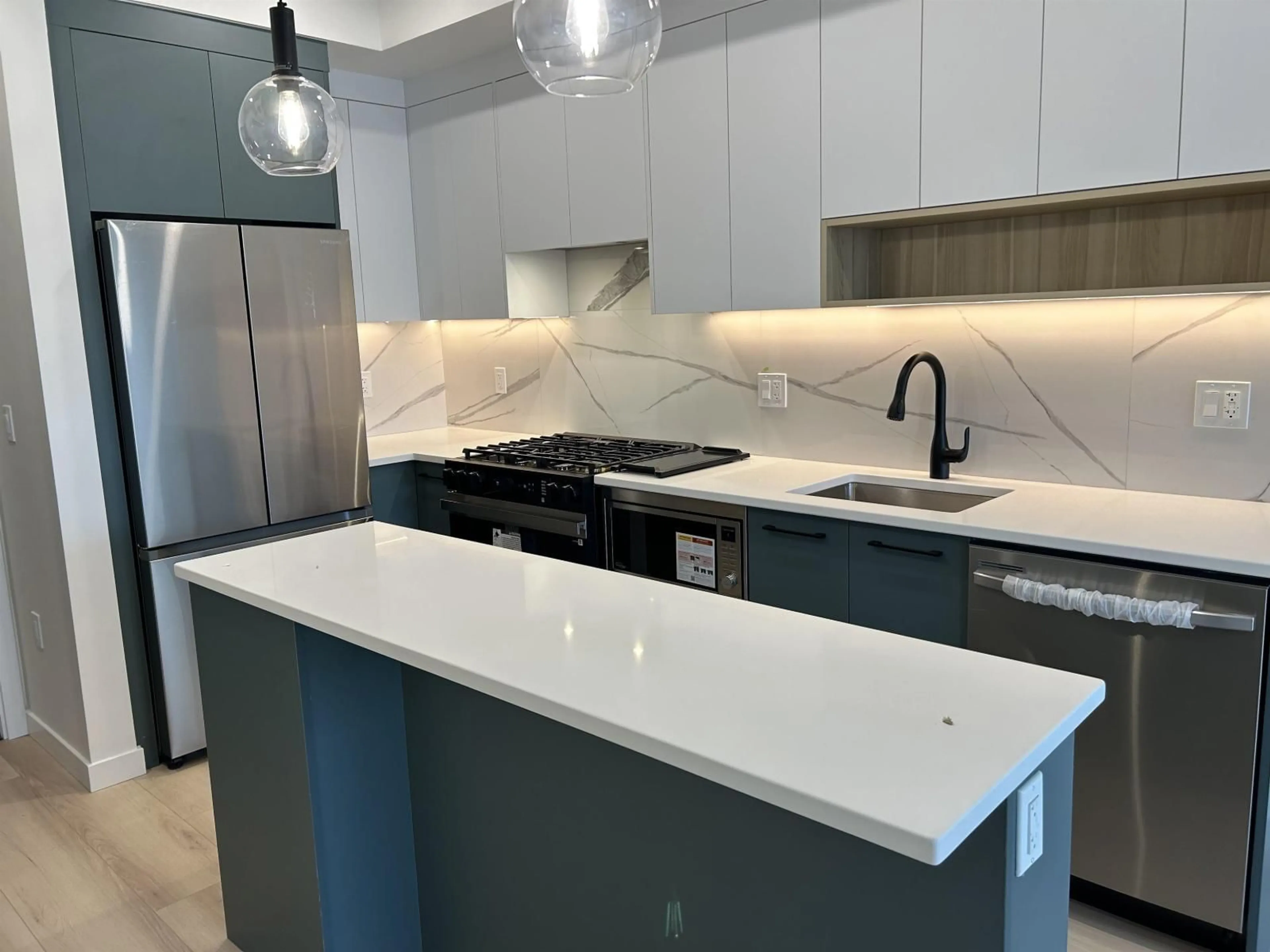 Contemporary kitchen, ceramic/tile floor for 305 - 6270 GOOSEBERRY DRIVE, Surrey British Columbia V3S0C8