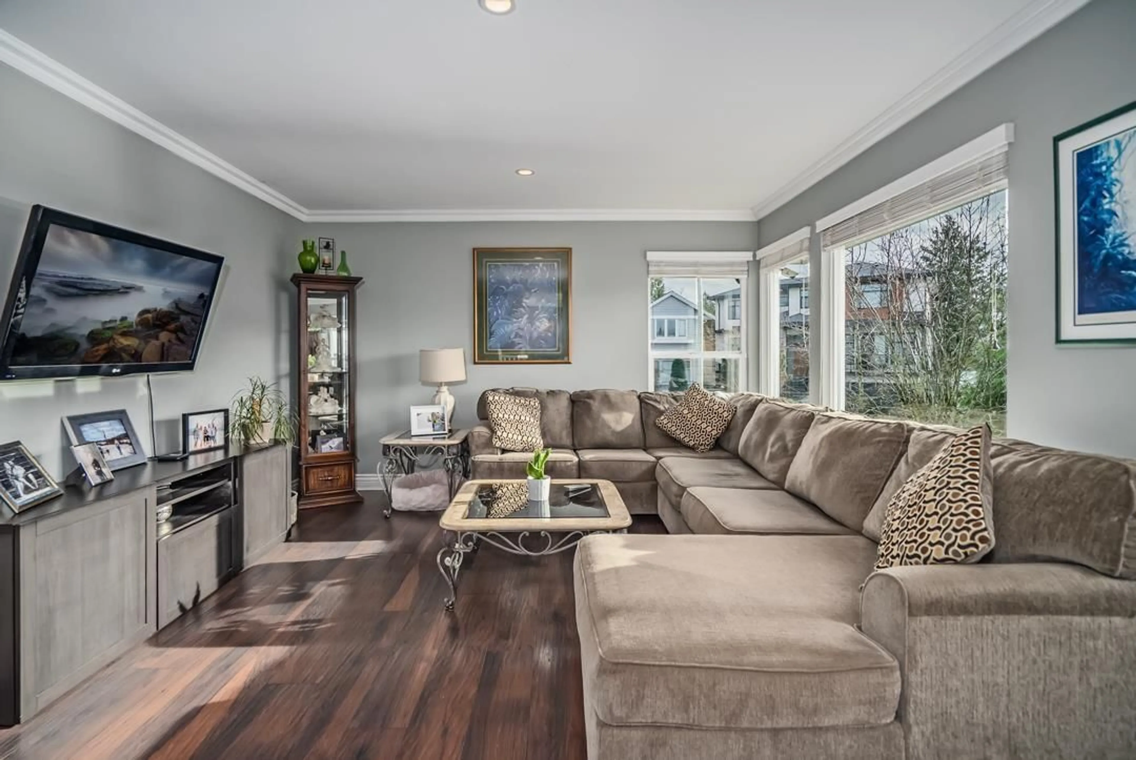 Living room with furniture, unknown for 8247 BOWYER DRIVE, Mission British Columbia V2V6V9