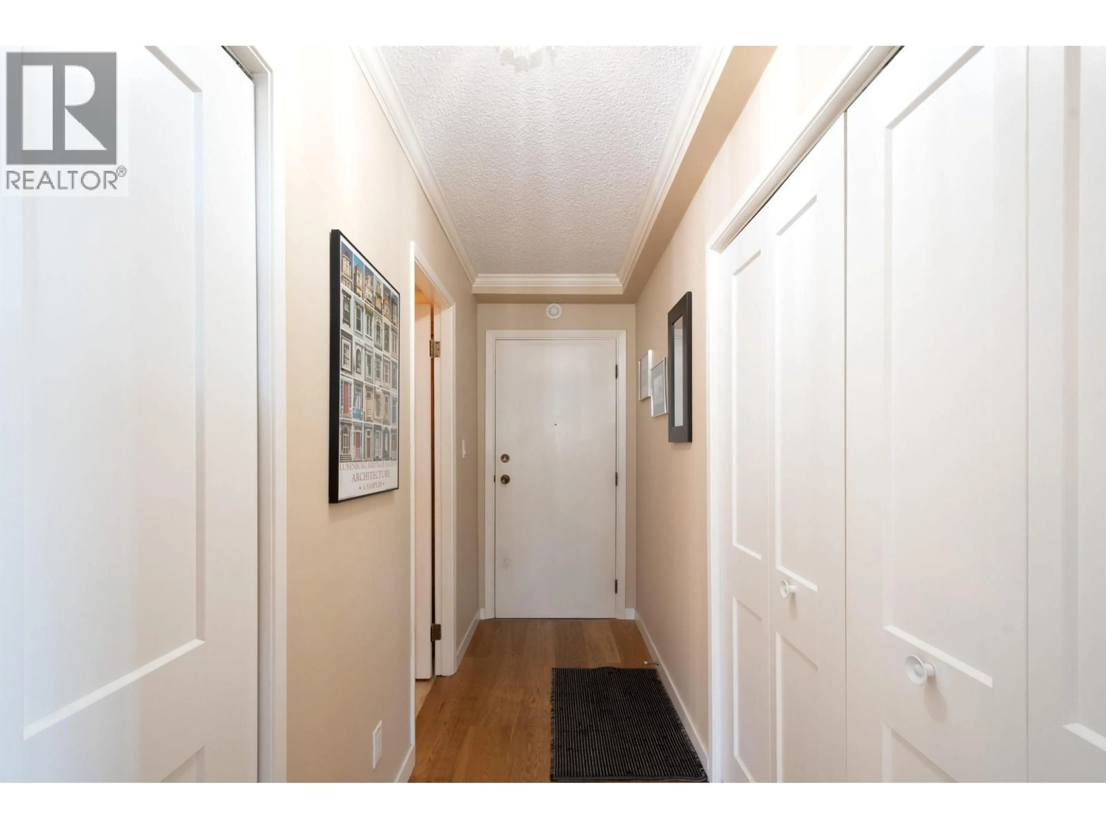 Indoor entryway for 402 - 1390 DUCHESS AVENUE, West Vancouver British Columbia V7T1H6