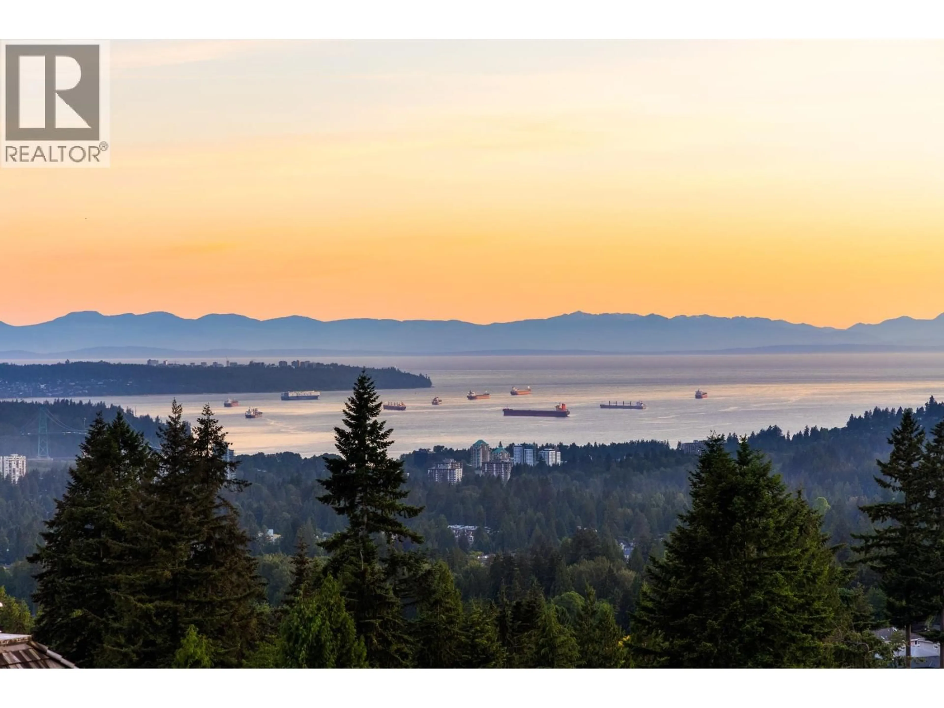 A pic from outside/outdoor area/front of a property/back of a property/a pic from drone, water/lake/river/ocean view for 4350 STARLIGHT WAY, North Vancouver British Columbia V7N3N9