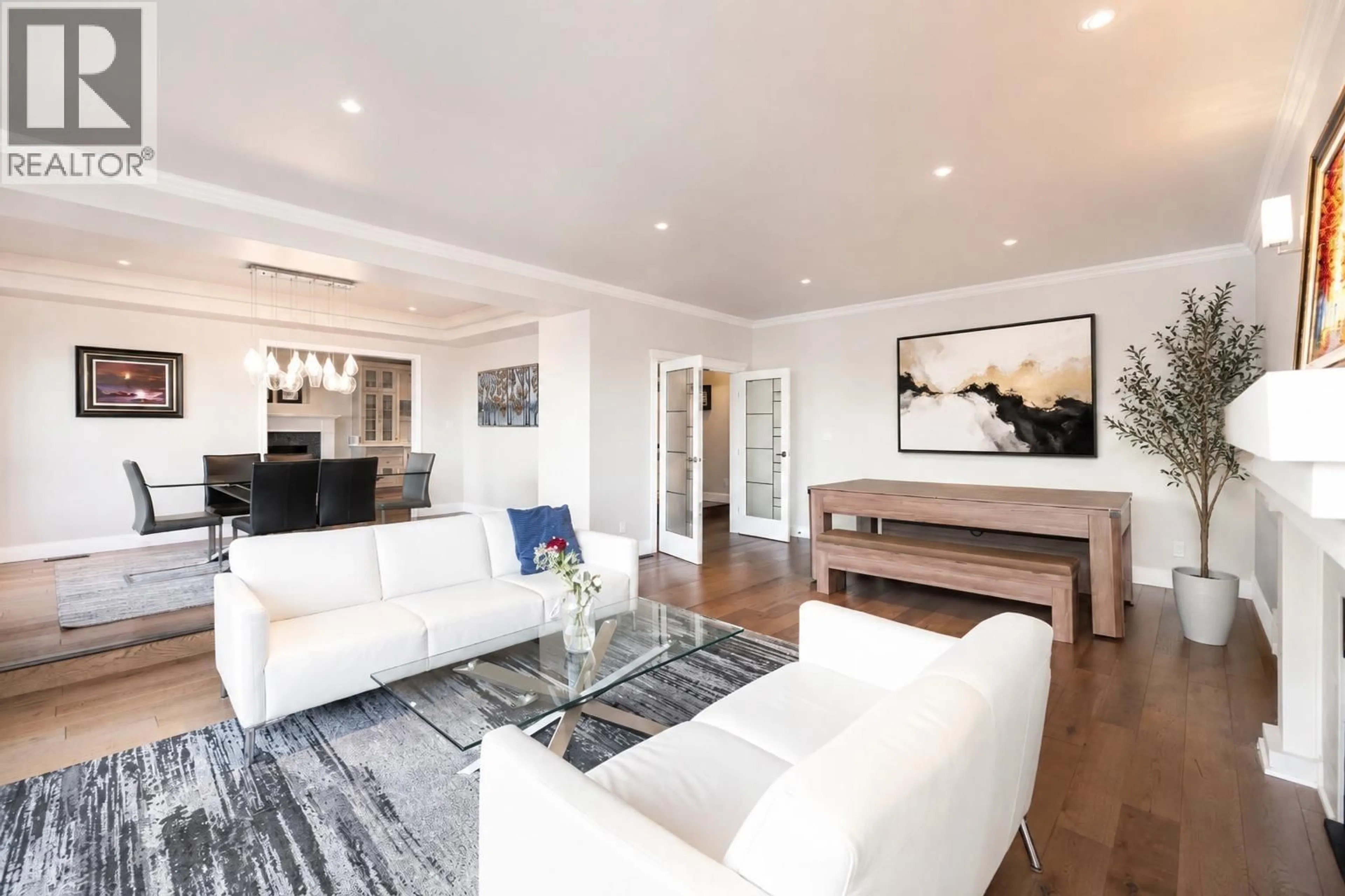 Living room with furniture, wood/laminate floor for 4350 STARLIGHT WAY, North Vancouver British Columbia V7N3N9