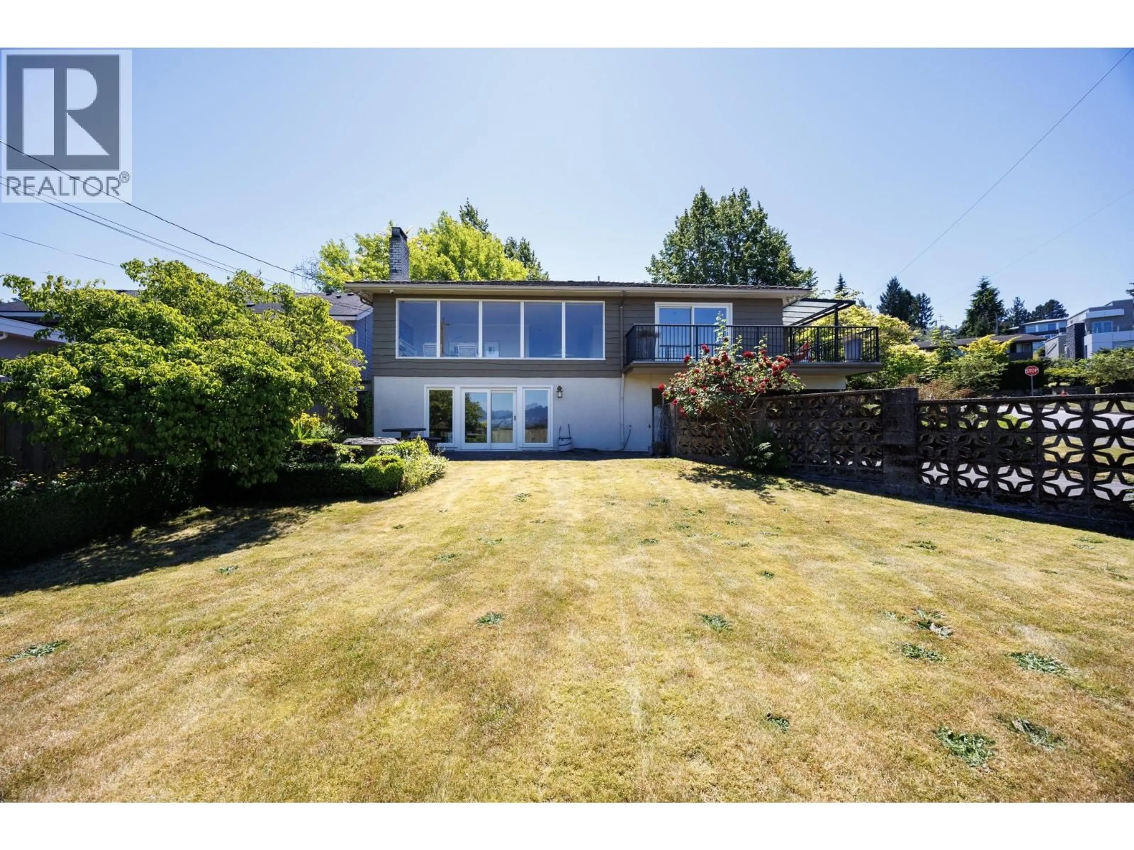 A pic from outside/outdoor area/front of a property/back of a property/a pic from drone, unknown for 2291 32ND AVENUE, Vancouver British Columbia V6L2B1