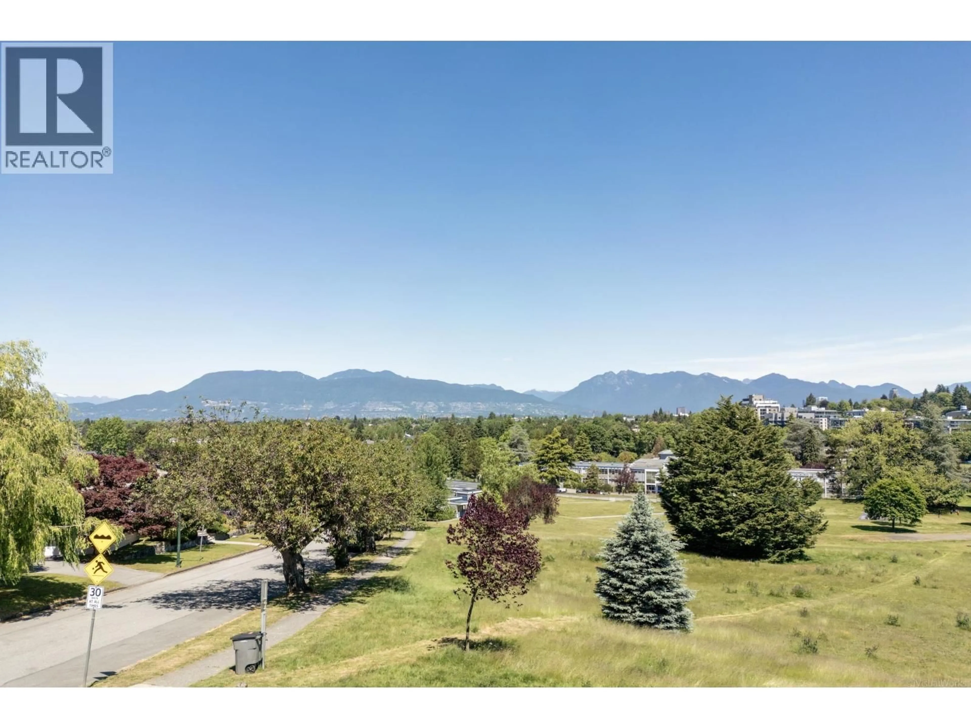 A pic from outside/outdoor area/front of a property/back of a property/a pic from drone, mountain view for 2291 32ND AVENUE, Vancouver British Columbia V6L2B1
