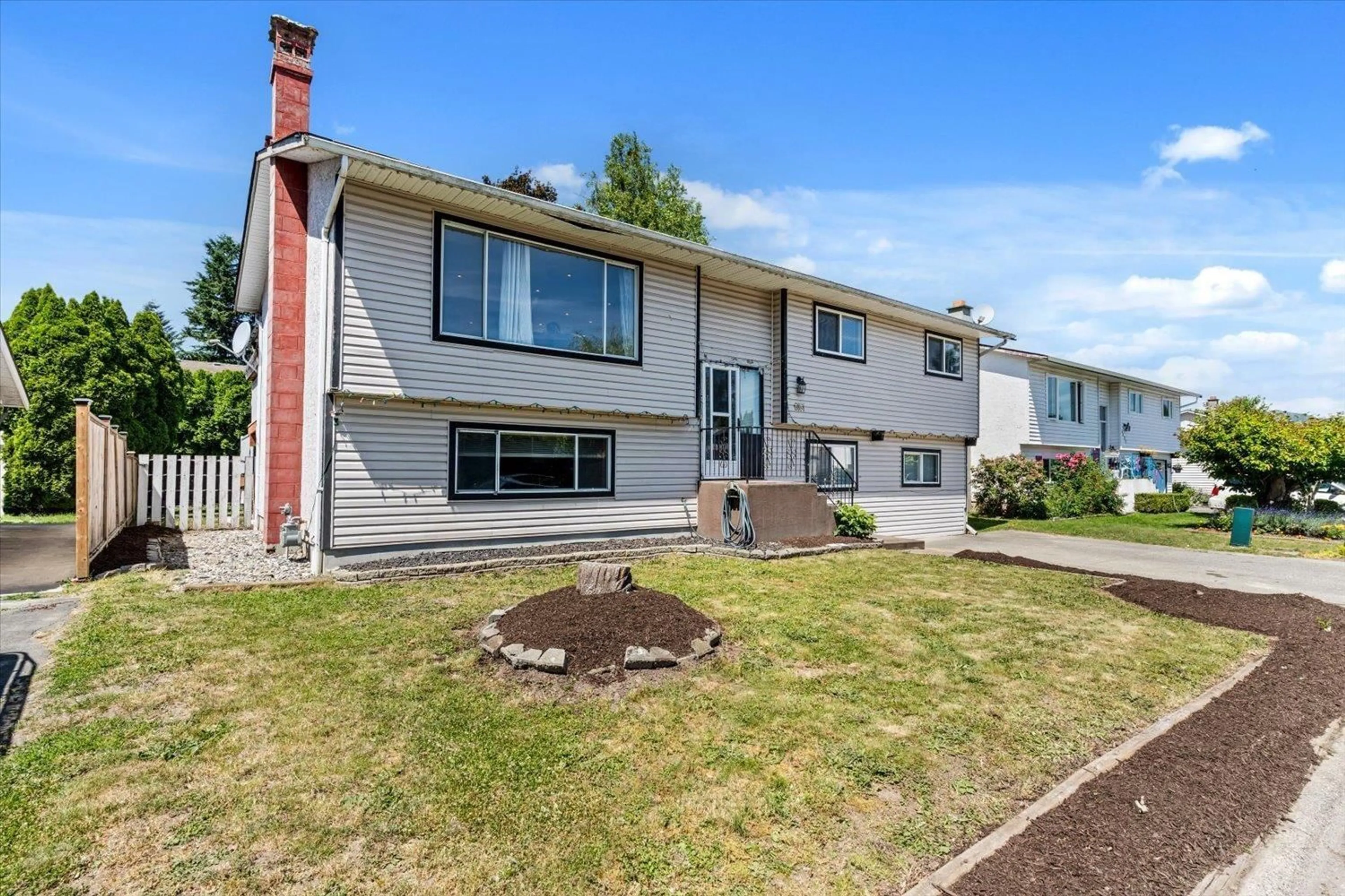 Home with vinyl exterior material, street for 6161 DUNDEE PLACE, Chilliwack British Columbia V2R2H1