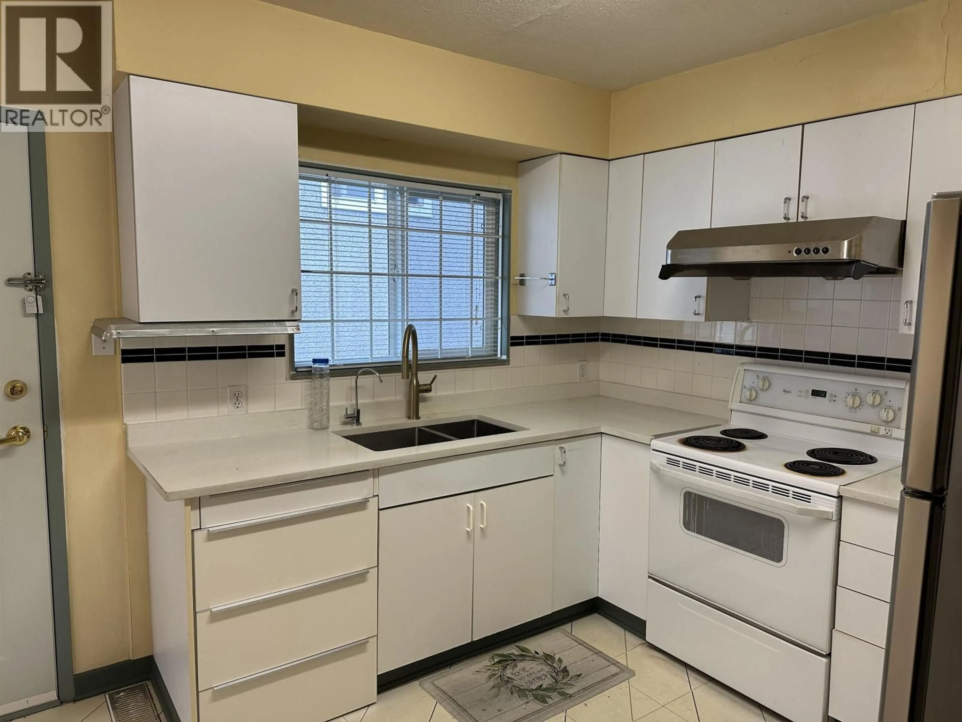 Standard kitchen, ceramic/tile floor for 7223 GLADSTONE STREET, Vancouver British Columbia V5P4G7