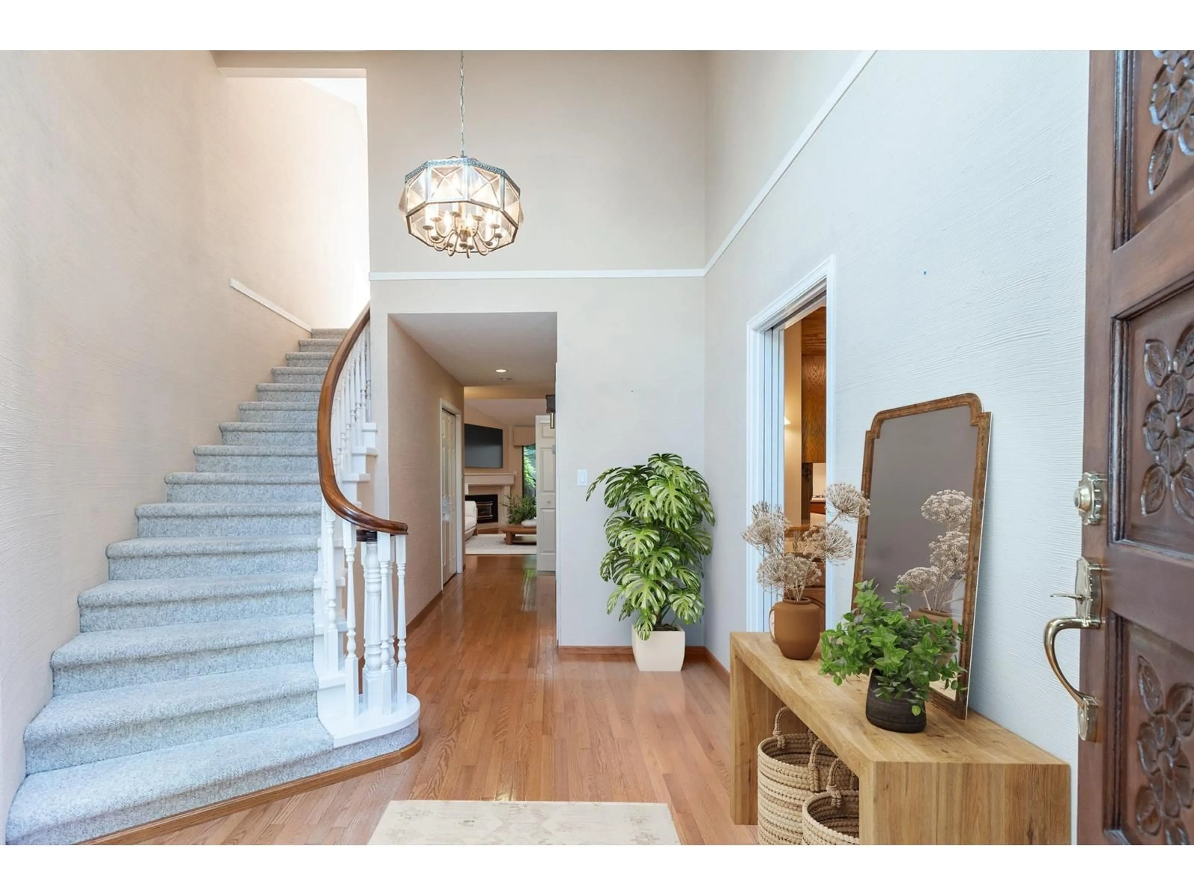 Indoor foyer for 3 - 1660 148 STREET, White Rock British Columbia V4A7P5