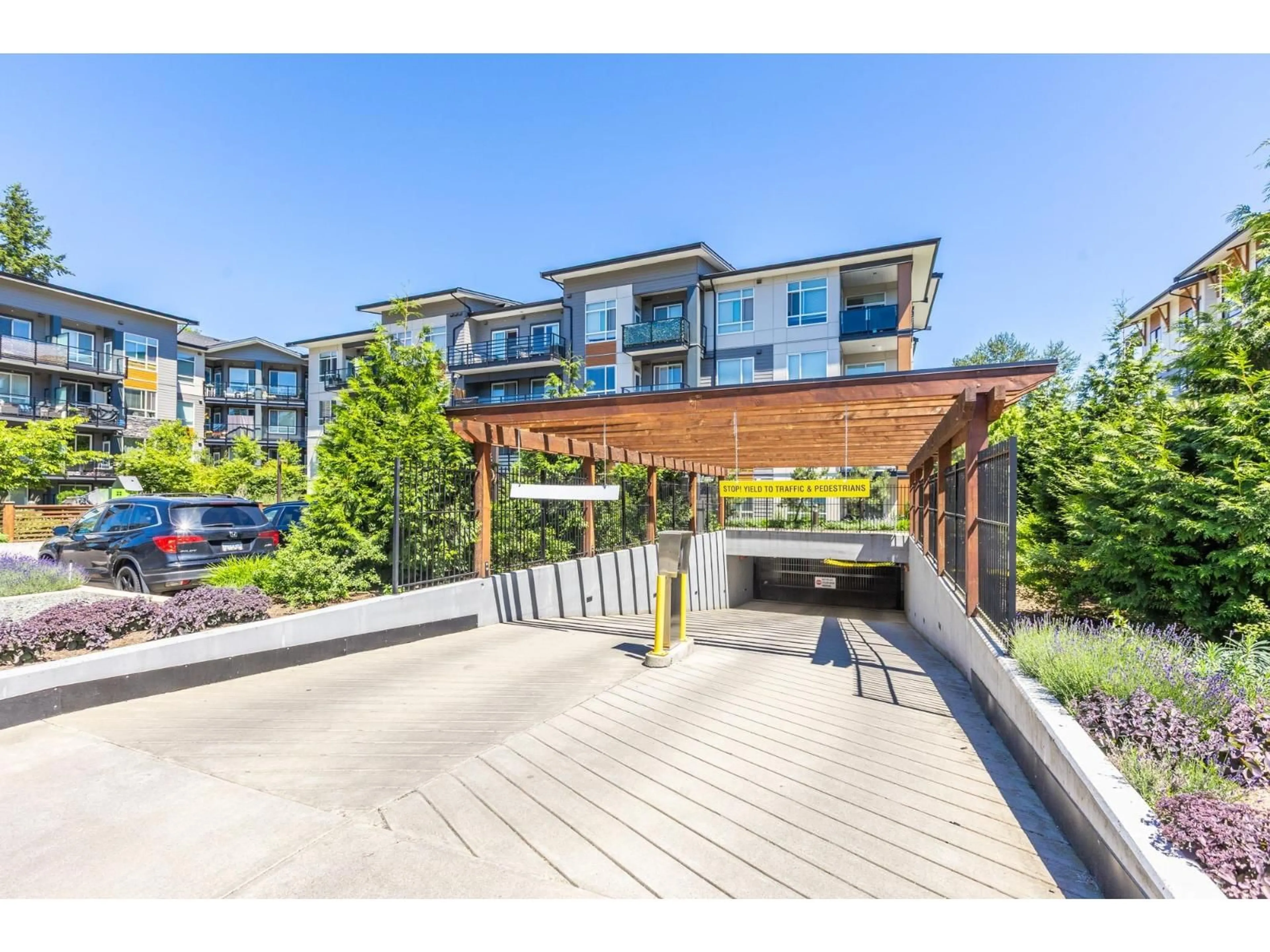 Patio, unknown for 210 - 19935 75A AVENUE, Langley British Columbia V2R0A2