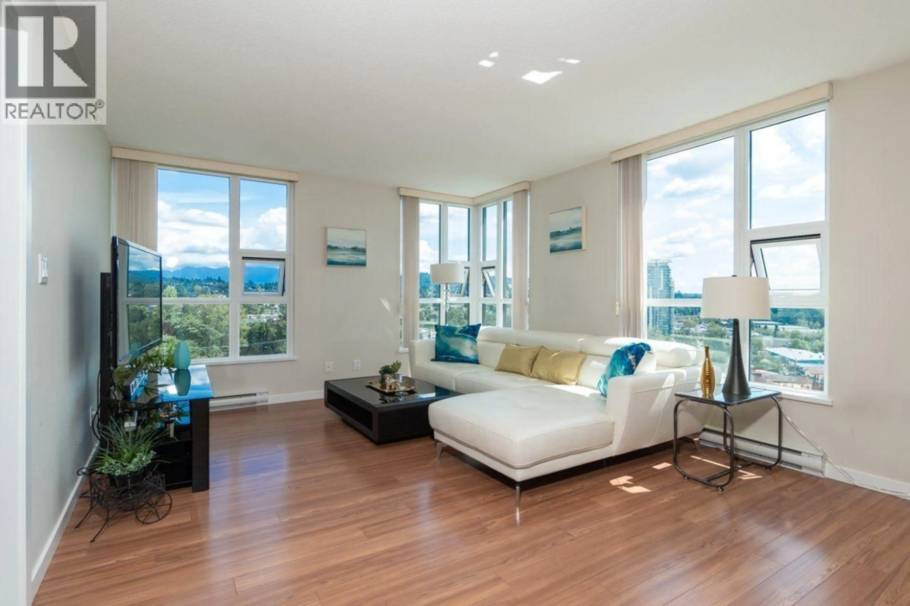Living room with furniture, wood/laminate floor for 1406 - 2232 DOUGLAS ROAD, Burnaby British Columbia V5C0G9