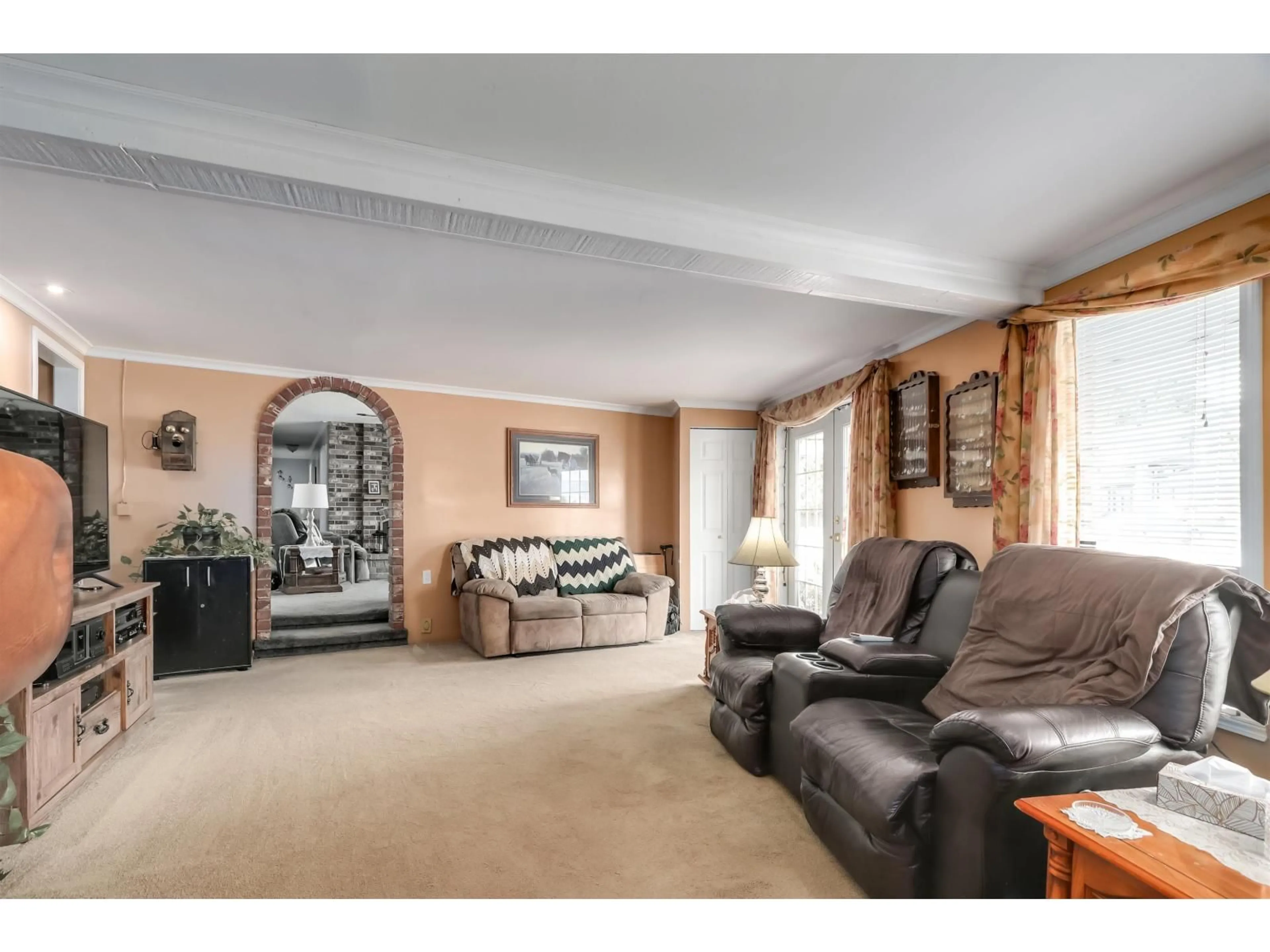 Living room with furniture, unknown for 12204 85A AVENUE, Surrey British Columbia V3W3H6