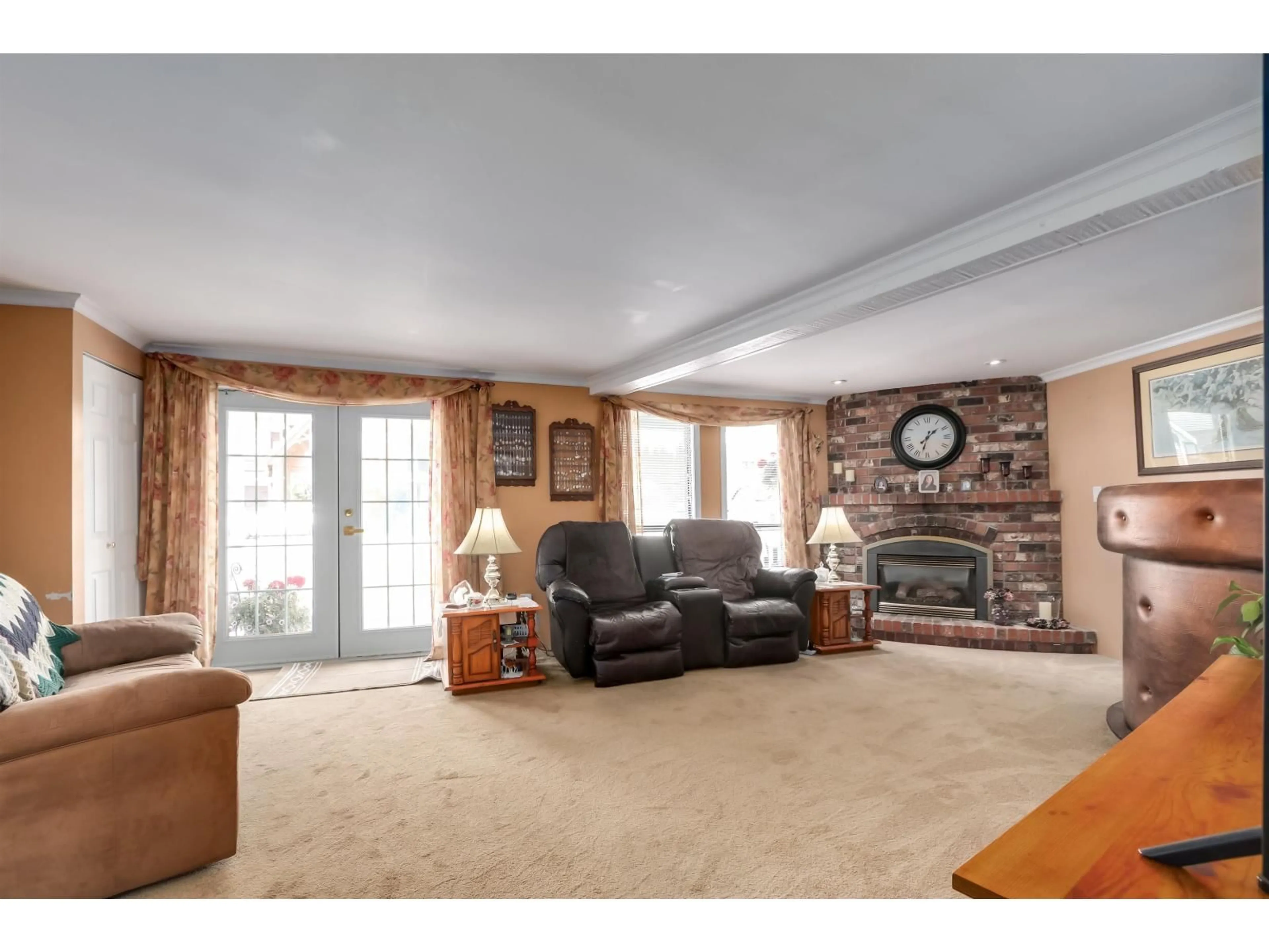 Living room with furniture, unknown for 12204 85A AVENUE, Surrey British Columbia V3W3H6