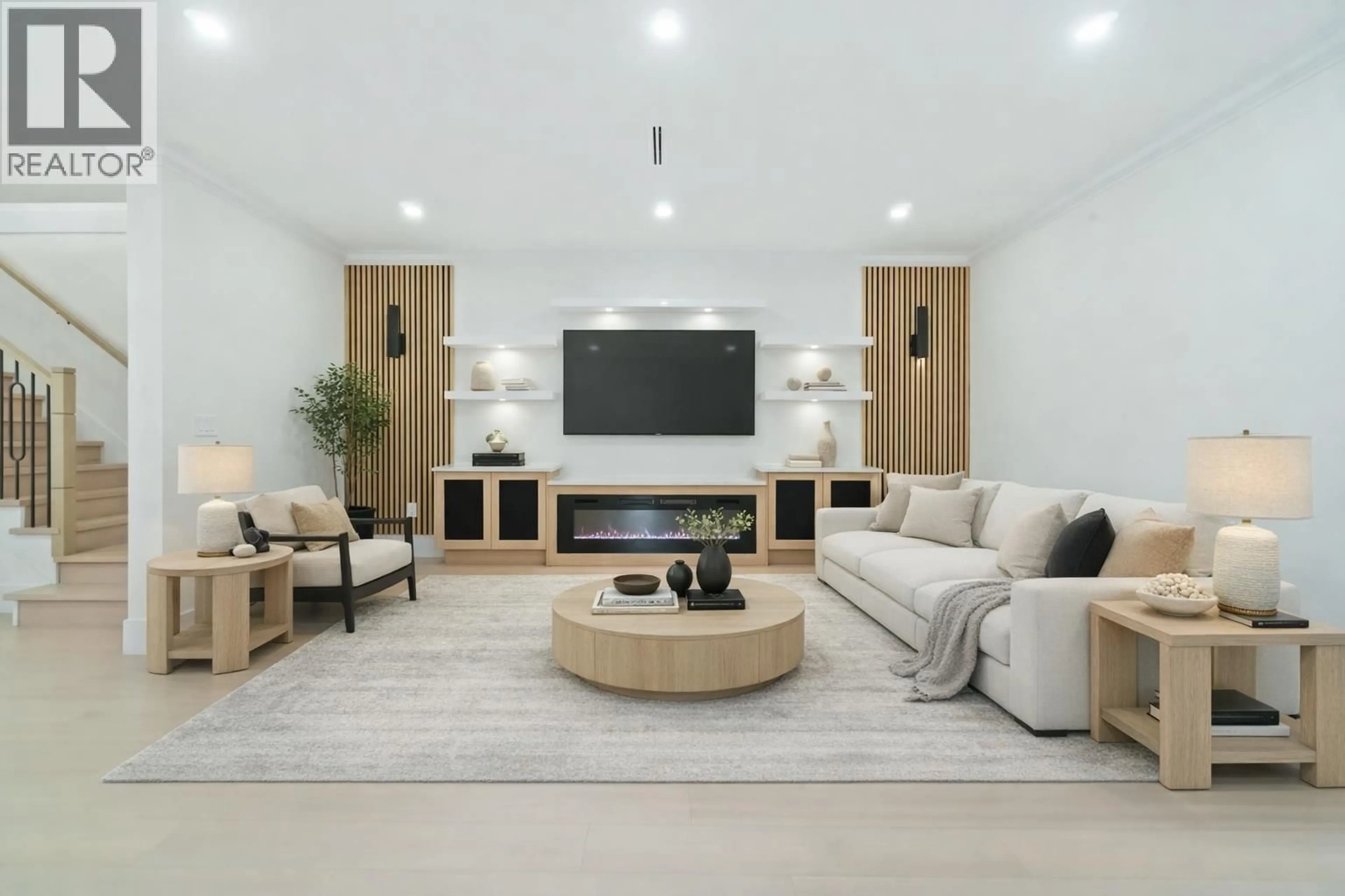 Living room with furniture, unknown for 1 - 6666 WALKER AVENUE, Burnaby British Columbia V5E3B9