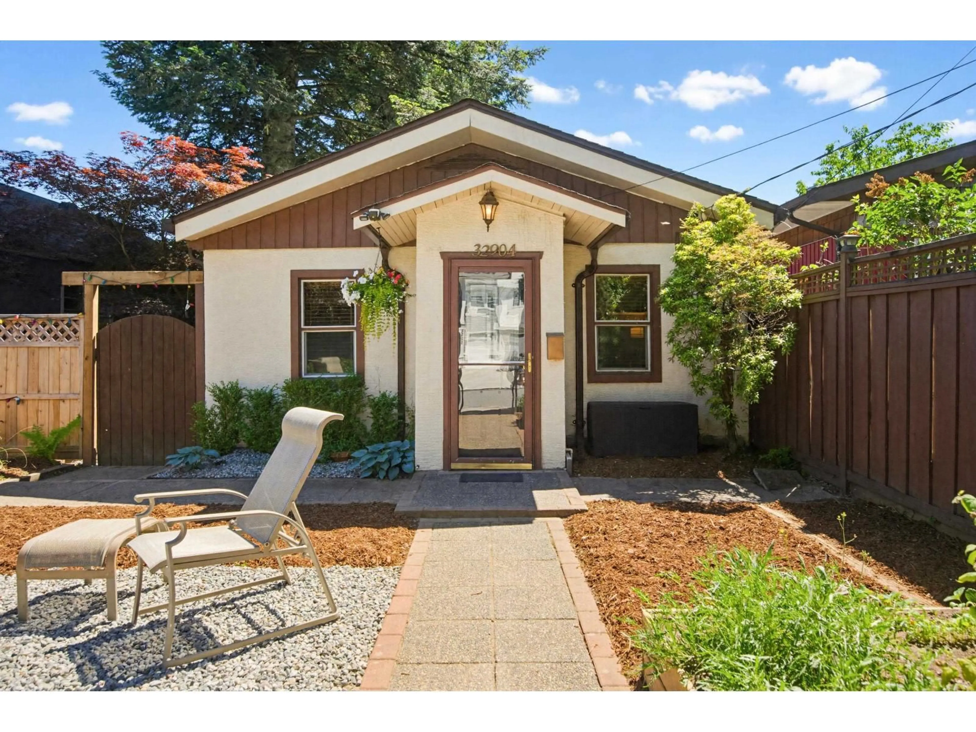 Home with brick exterior material, street for 32904 3 AVENUE, Mission British Columbia V2V1N3