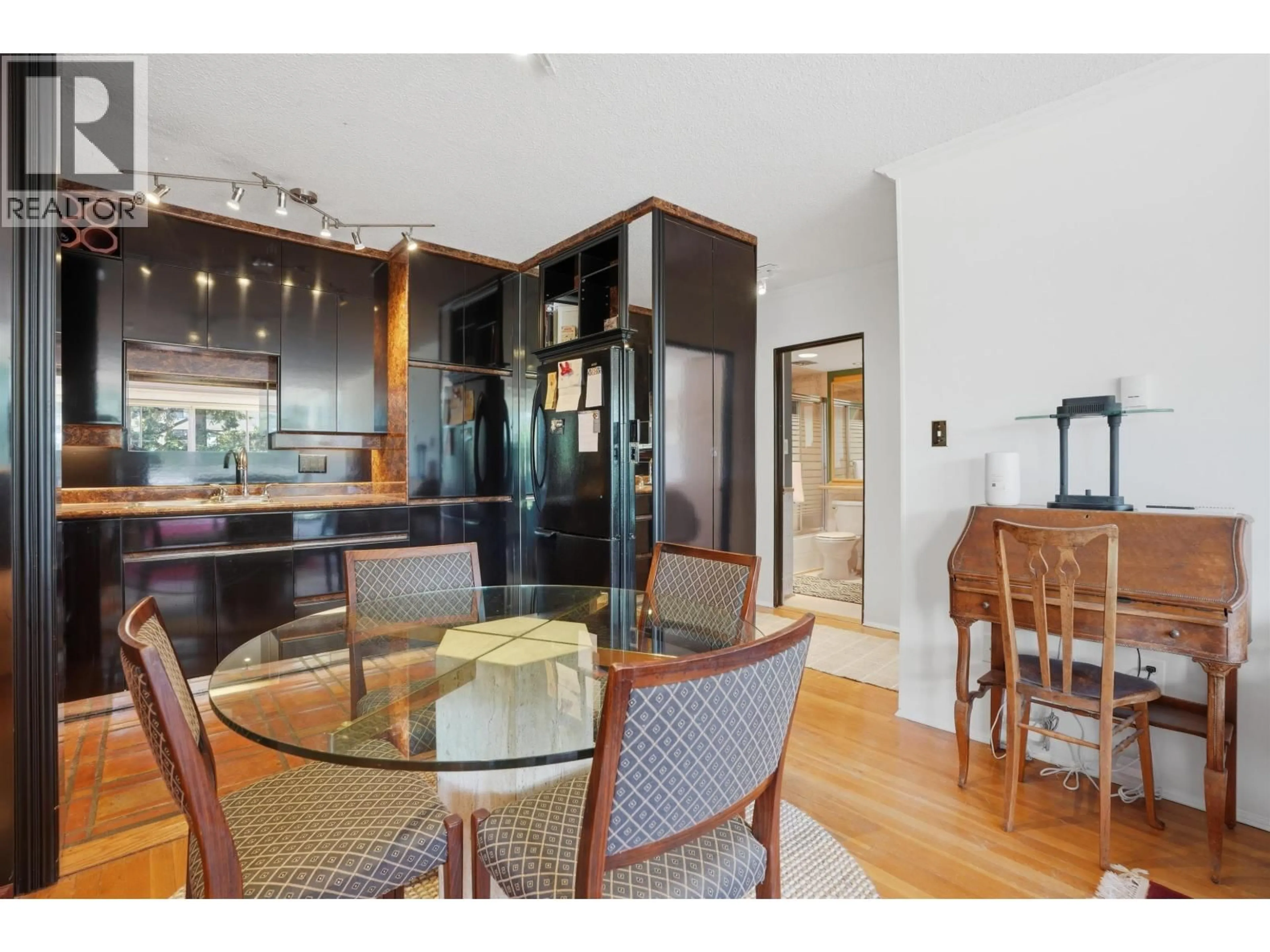 Contemporary kitchen, unknown for 215 - 1425 ESQUIMALT AVENUE, West Vancouver British Columbia V7T1L1