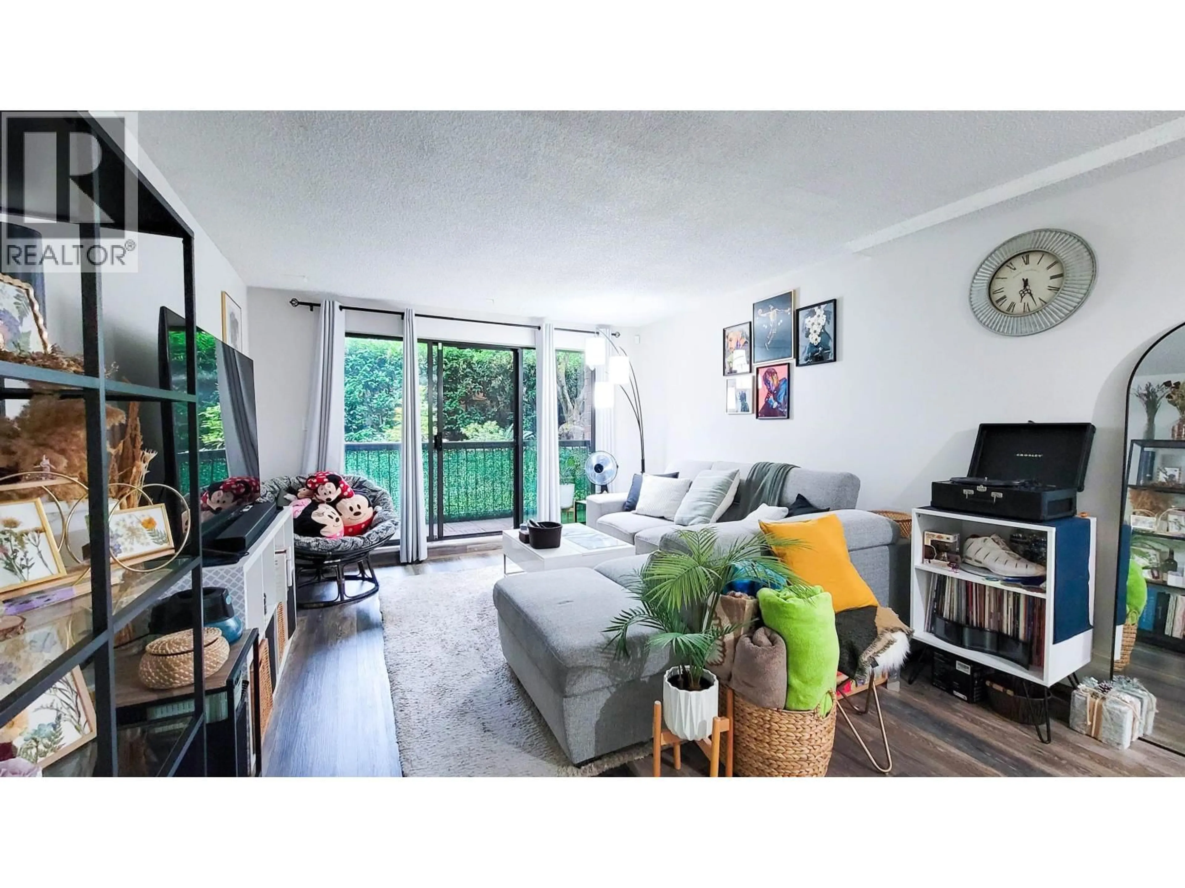 Living room with furniture, wood/laminate floor for 107 - 620 EIGHTH AVENUE, New Westminster British Columbia V3M5V7