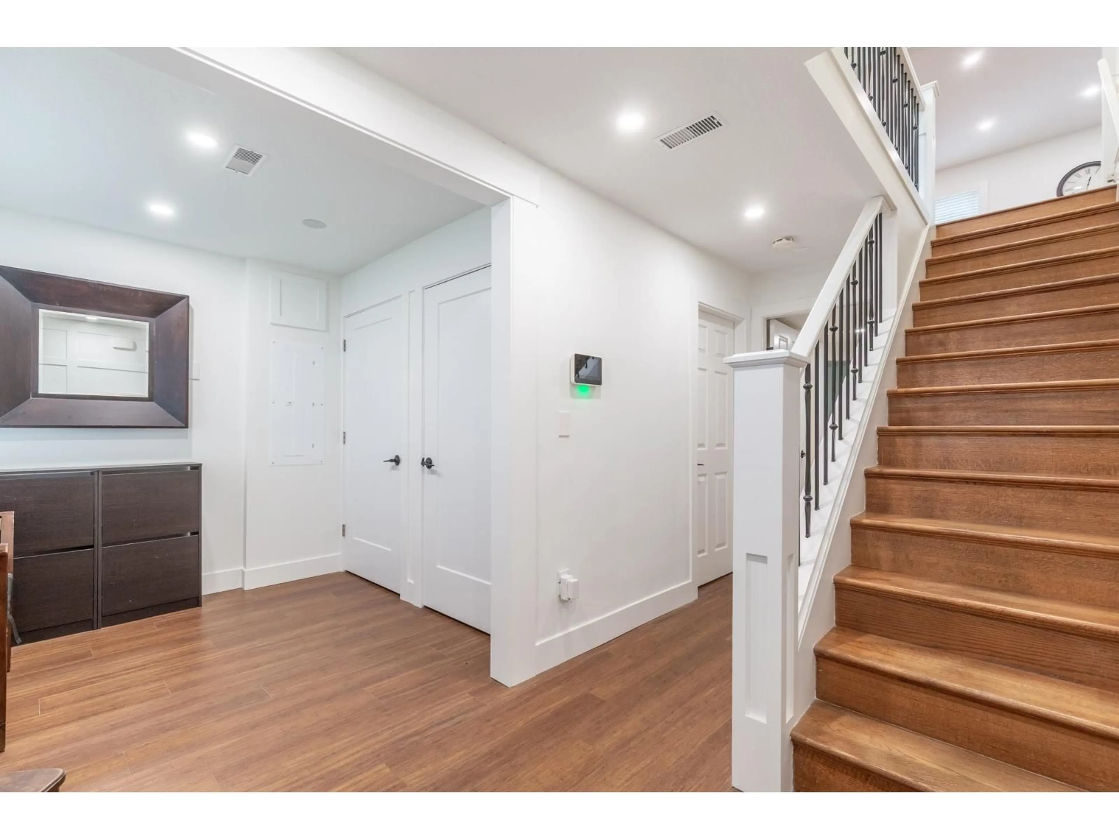 Indoor entryway for 3924 WATERTON CRESCENT, Abbotsford British Columbia V3G1J8