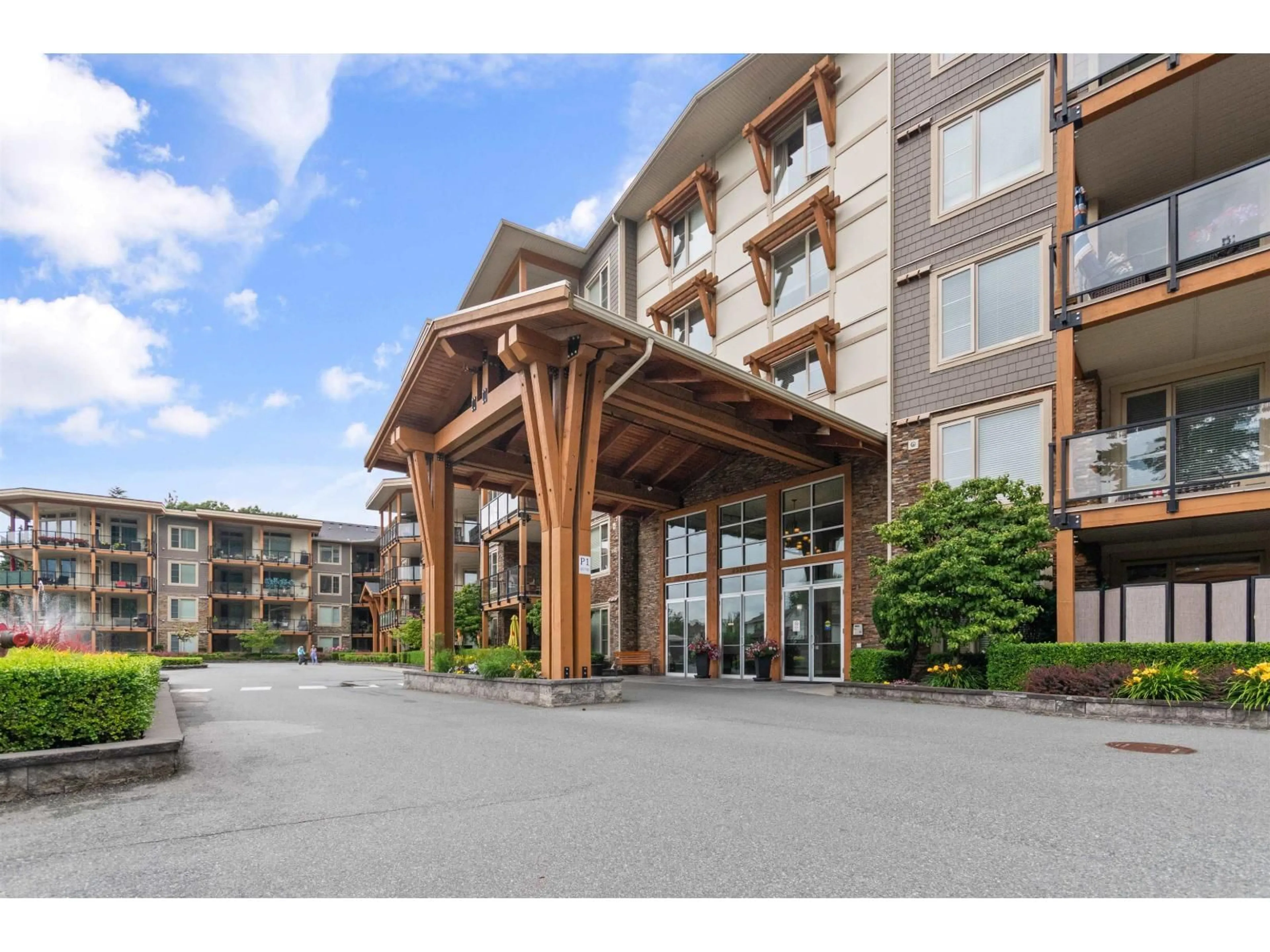 Indoor foyer for 301 - 45750 KEITH WILSON ROAD, Chilliwack British Columbia V2R0X3