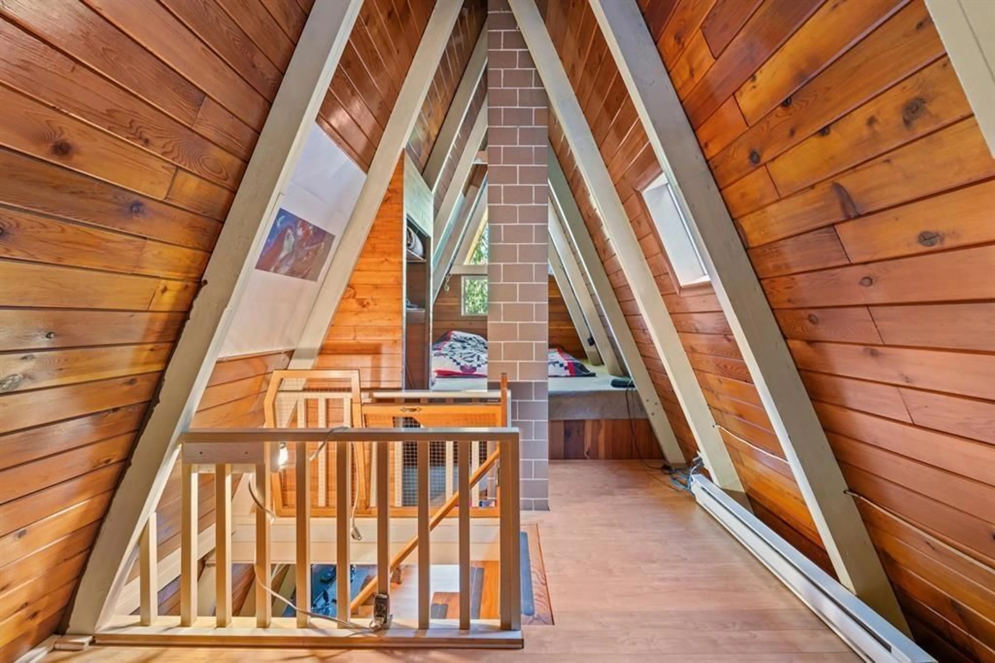 Indoor foyer for 19393 SILVER SKAGIT ROAD, Hope British Columbia V0X1L2