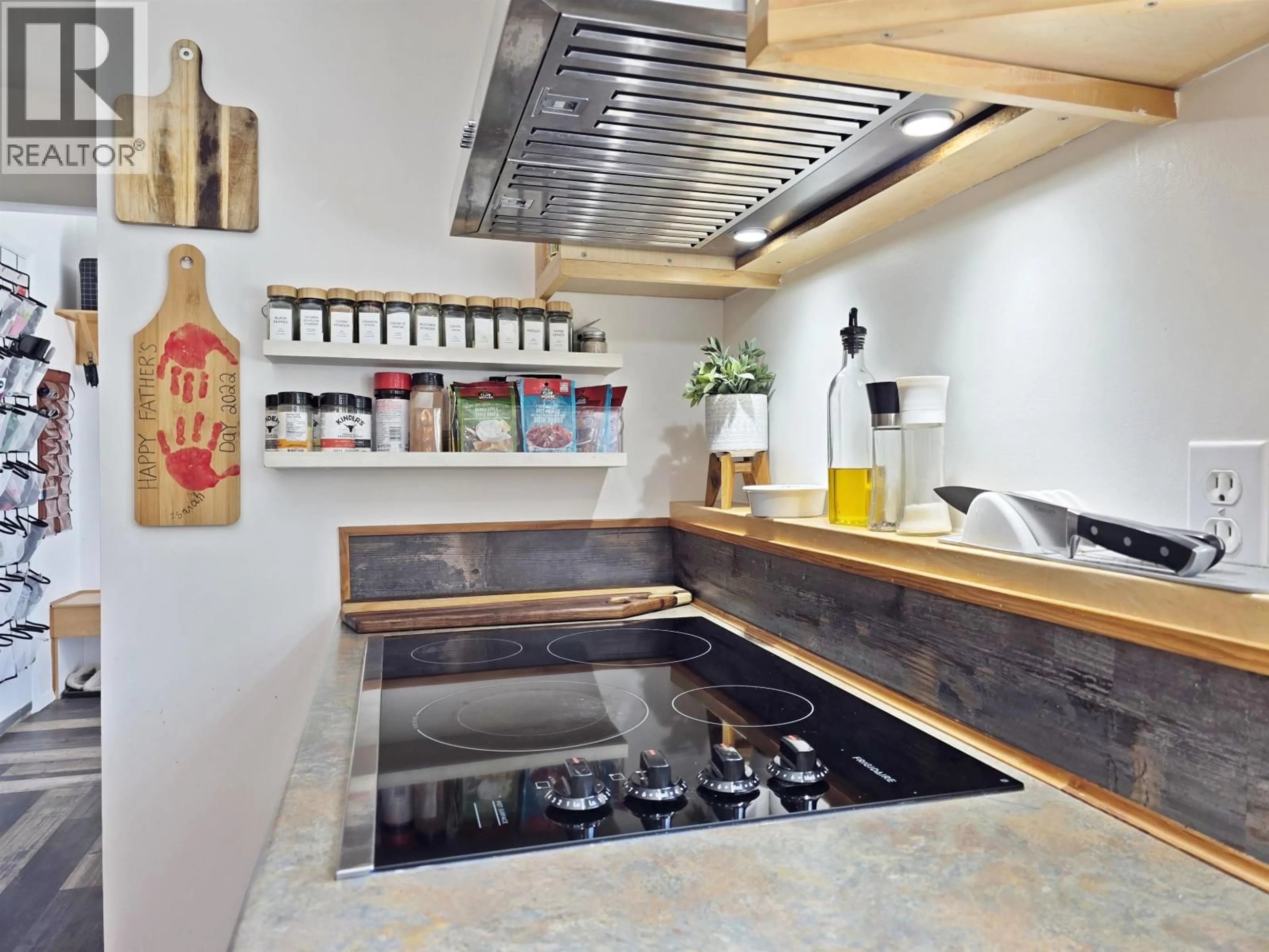 Contemporary kitchen, unknown for 5091 BJORNSON ROAD, Quesnel British Columbia V2J6X9