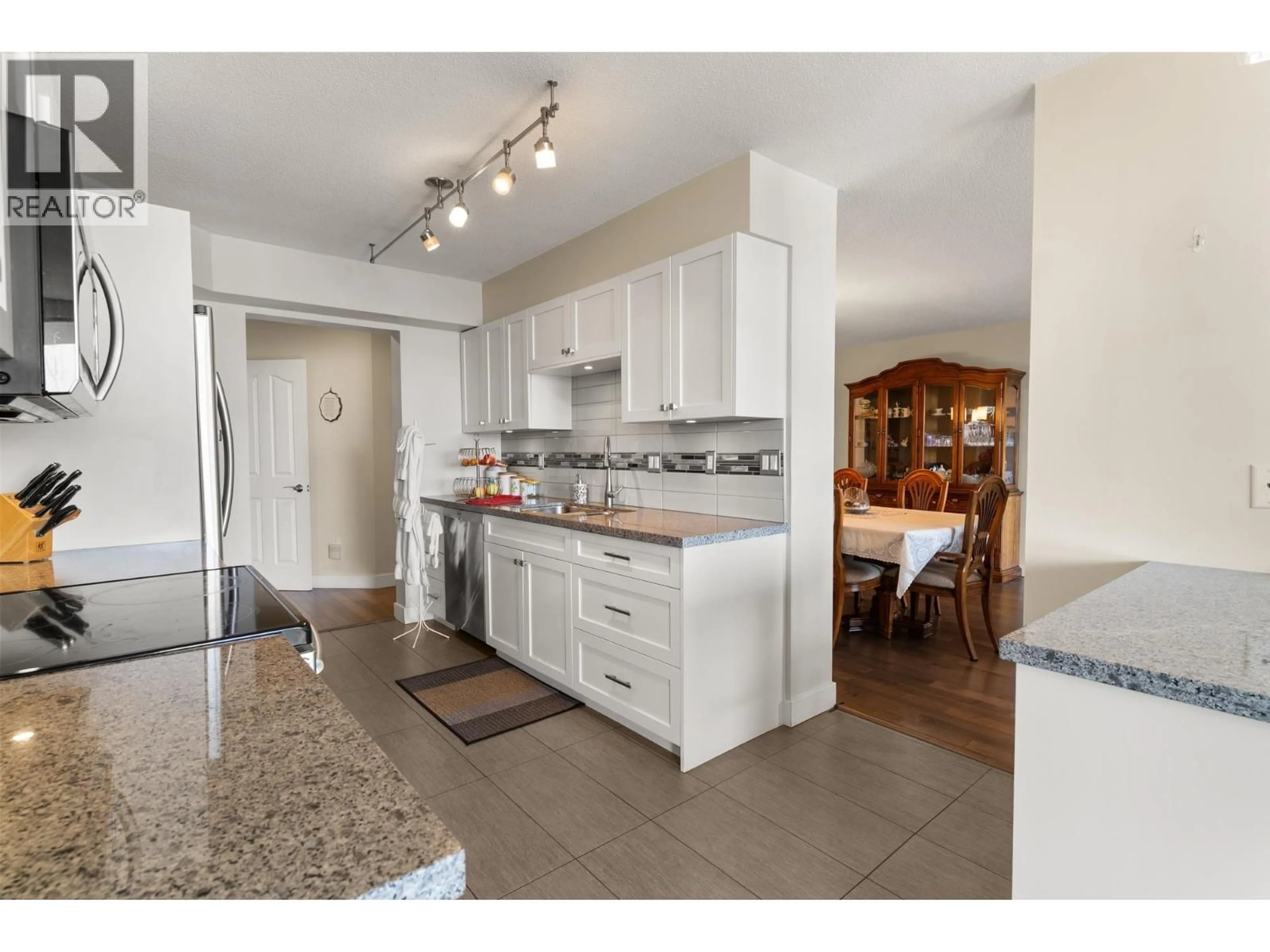 Open concept kitchen, ceramic/tile floor for 1901 - 1245 QUAYSIDE DRIVE, New Westminster British Columbia V3M6J6