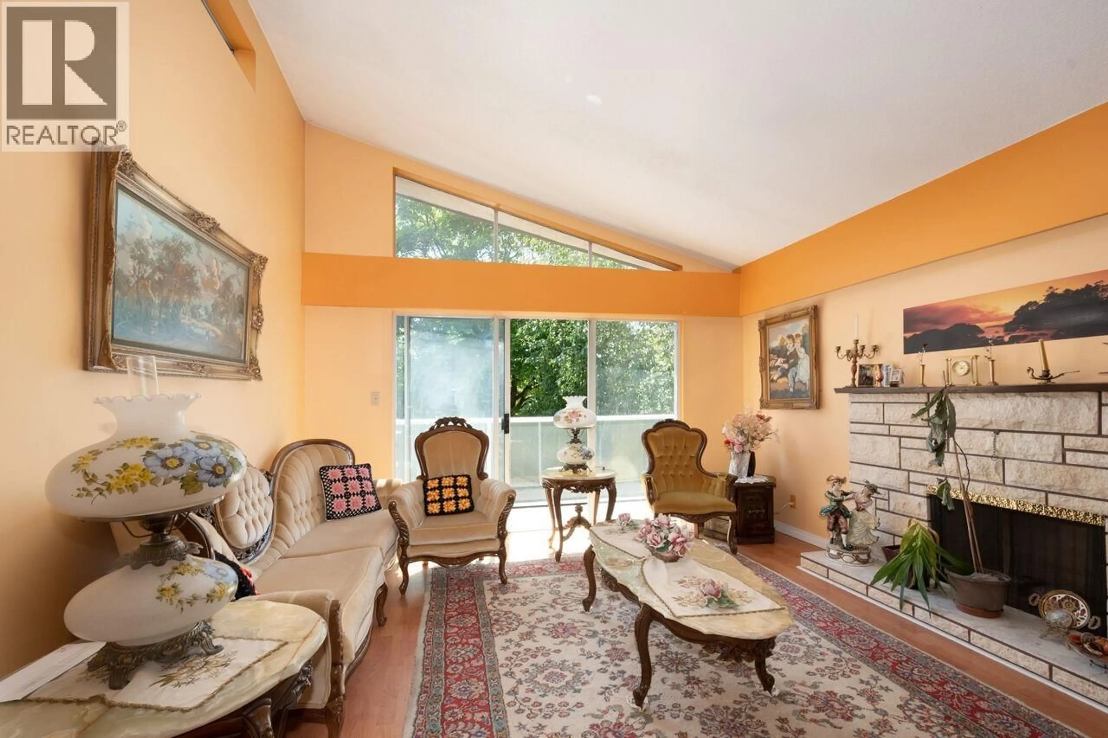 Living room with furniture, unknown for 4131 16TH AVENUE, Vancouver British Columbia V6R3E4