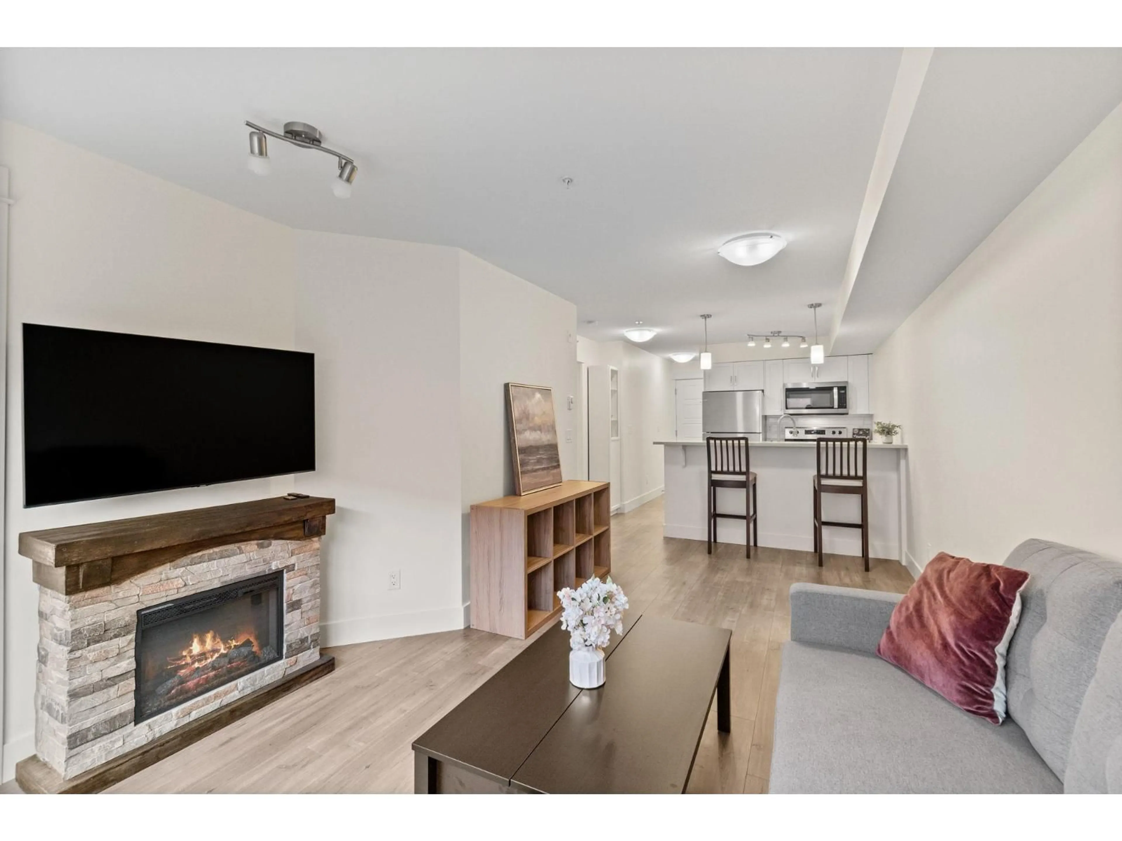 Living room with furniture, unknown for 210 - 30515 CARDINAL AVENUE, Abbotsford British Columbia V2T0A8