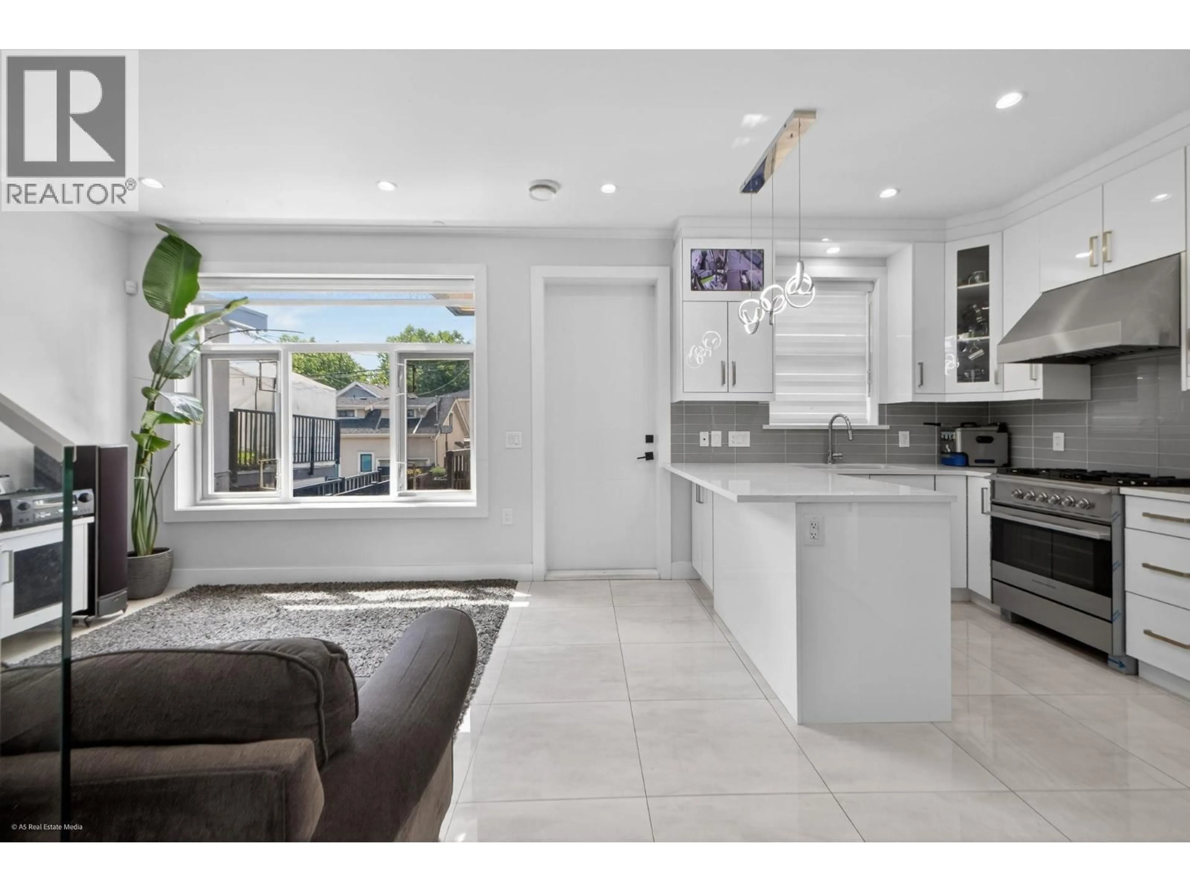 Open concept kitchen, ceramic/tile floor for 6749 KNIGHT STREET, Vancouver British Columbia V5P2W4
