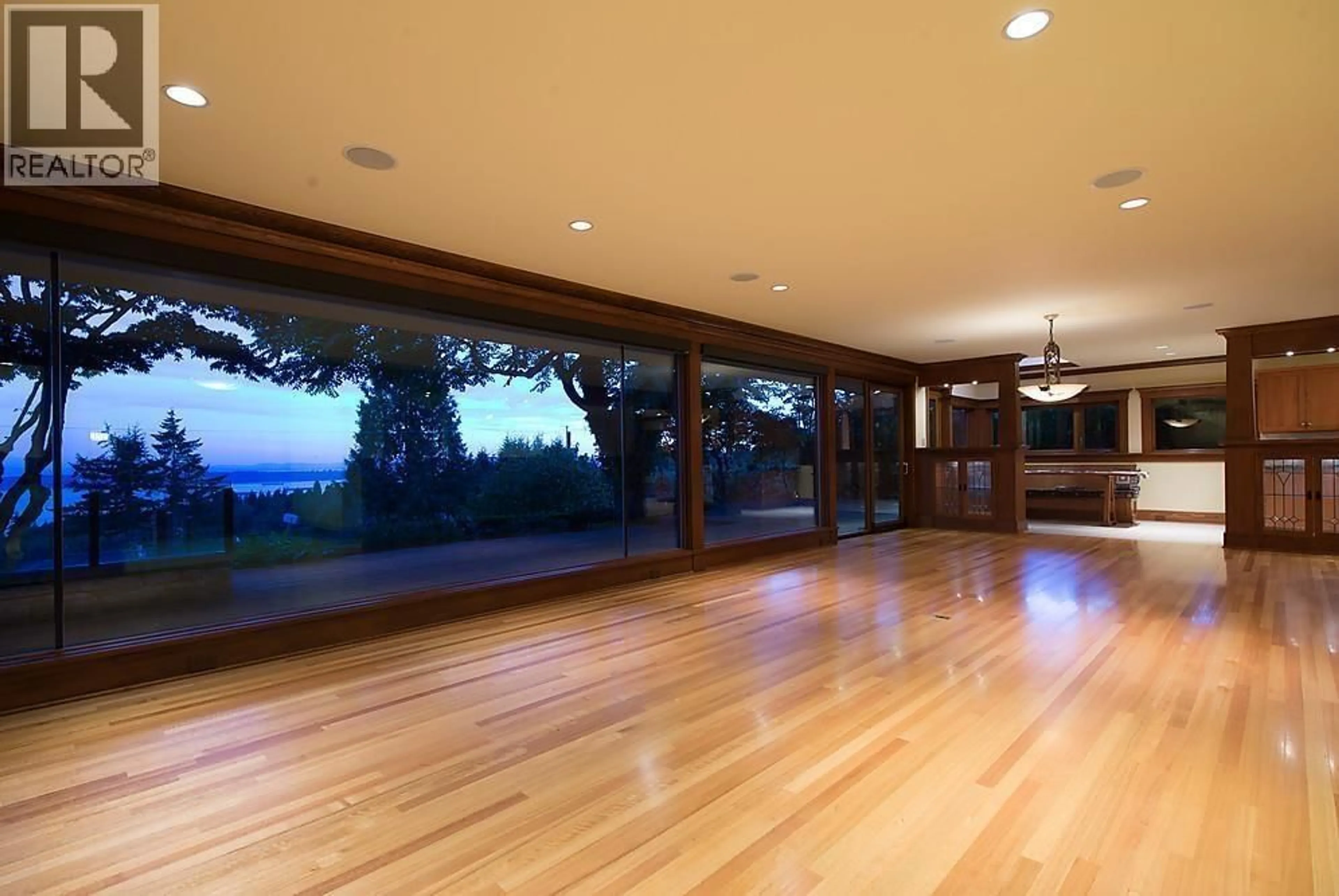 Indoor foyer for 870 KING GEORGES WAY, West Vancouver British Columbia V7S1S5