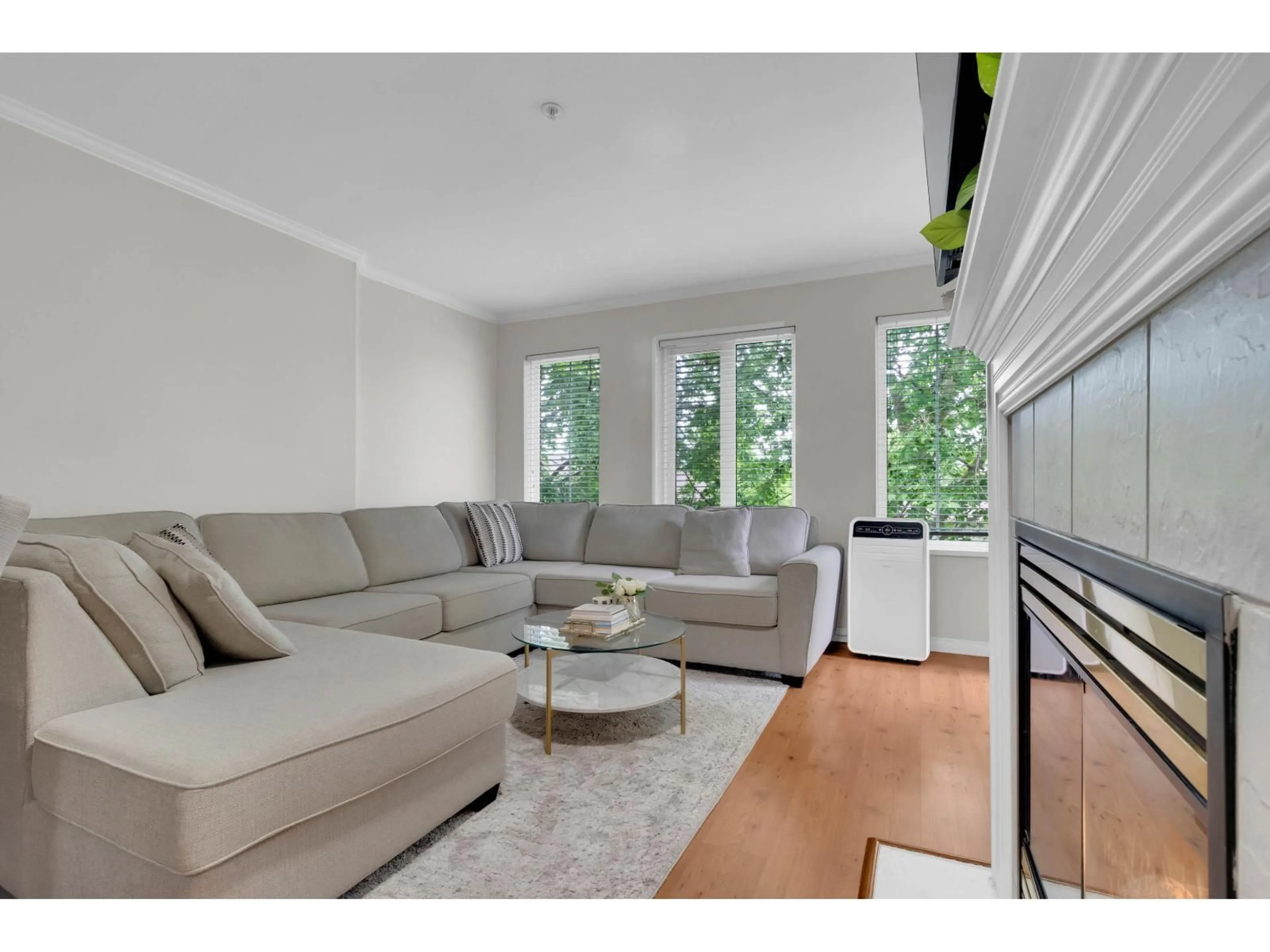 Living room with furniture, unknown for 305 - 12125 75A AVENUE, Surrey British Columbia V3W1B9