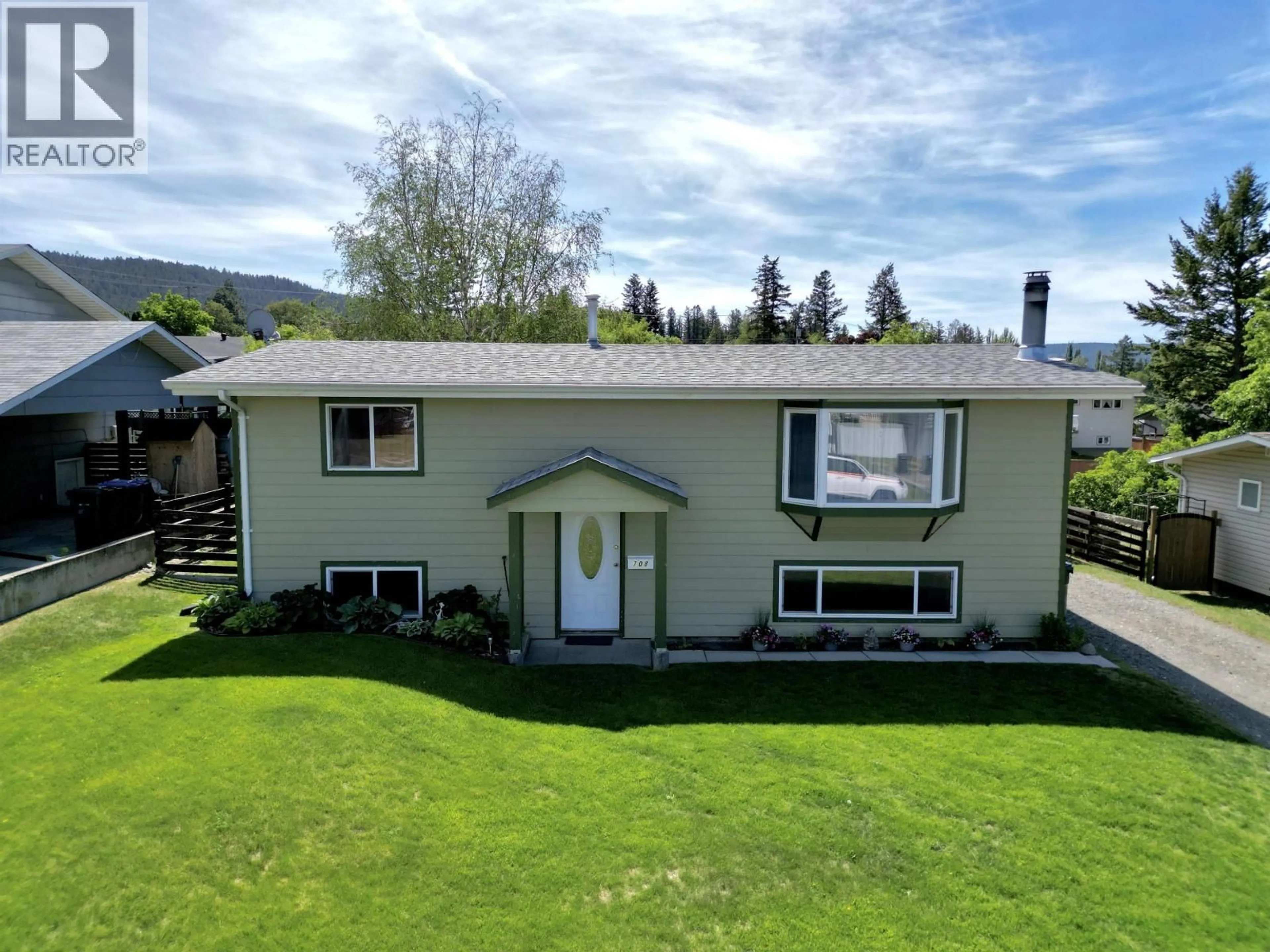 A pic from outside/outdoor area/front of a property/back of a property/a pic from drone, mountain view for 708 SMITH STREET, Williams Lake British Columbia V2G4A5