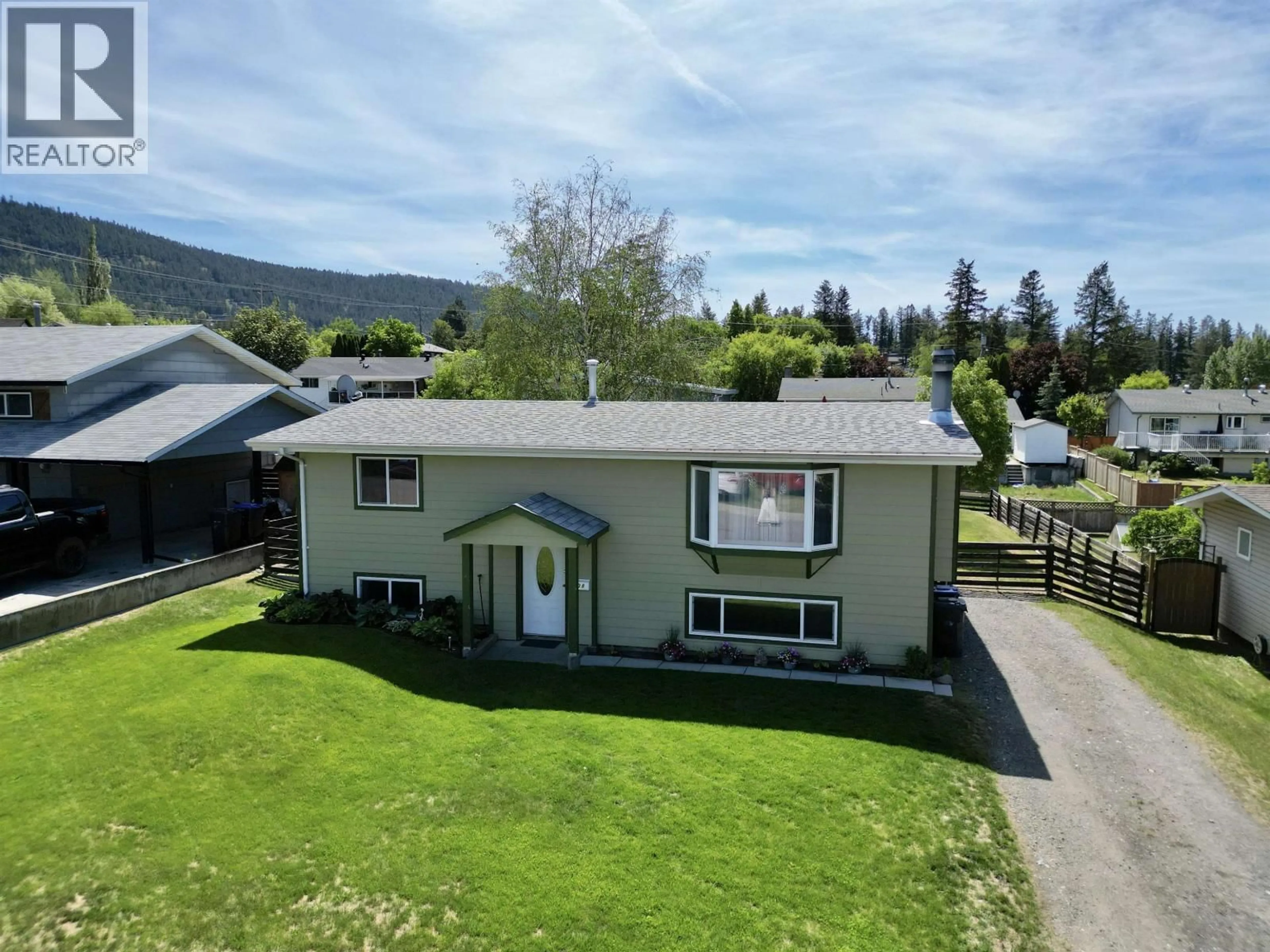 A pic from outside/outdoor area/front of a property/back of a property/a pic from drone, unknown for 708 SMITH STREET, Williams Lake British Columbia V2G4A5