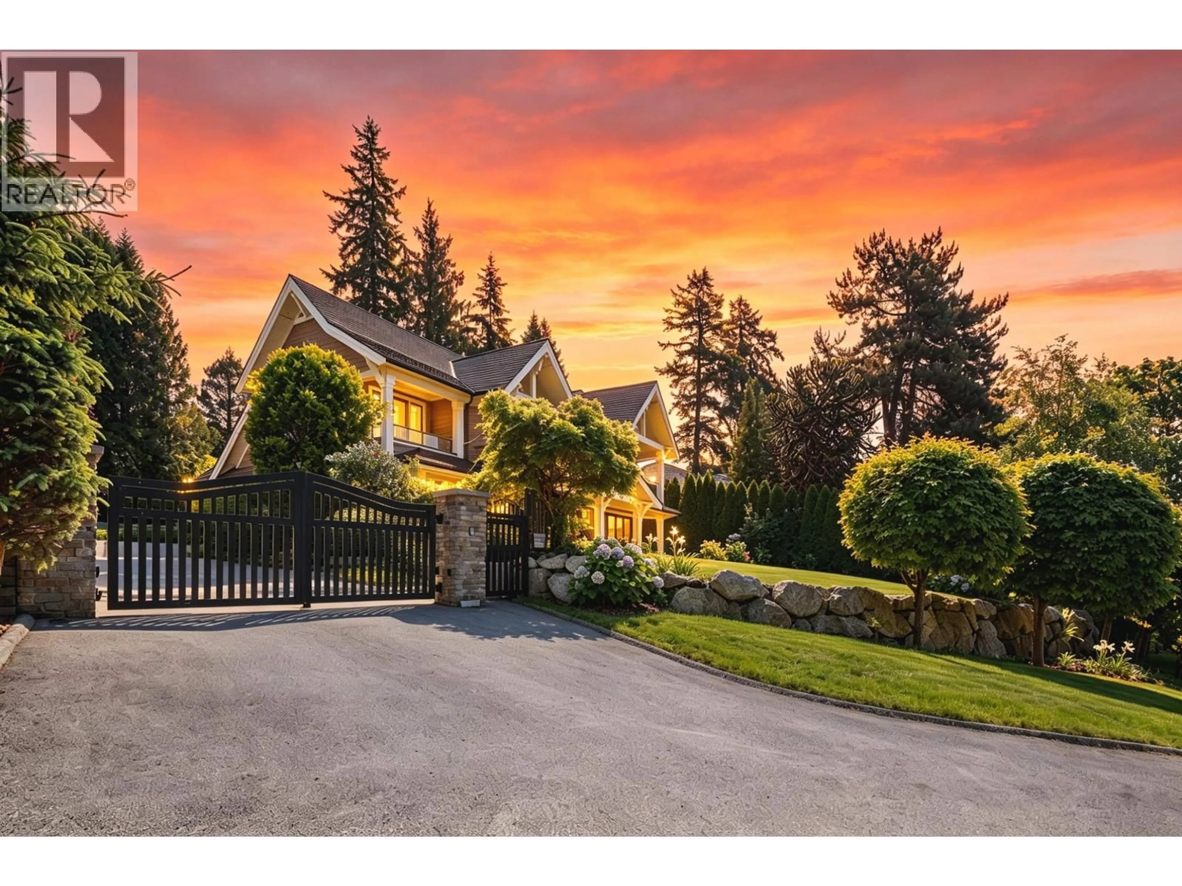 A pic from outside/outdoor area/front of a property/back of a property/a pic from drone, street for 2645 ROSEBERY AVENUE, West Vancouver British Columbia V7V3A3