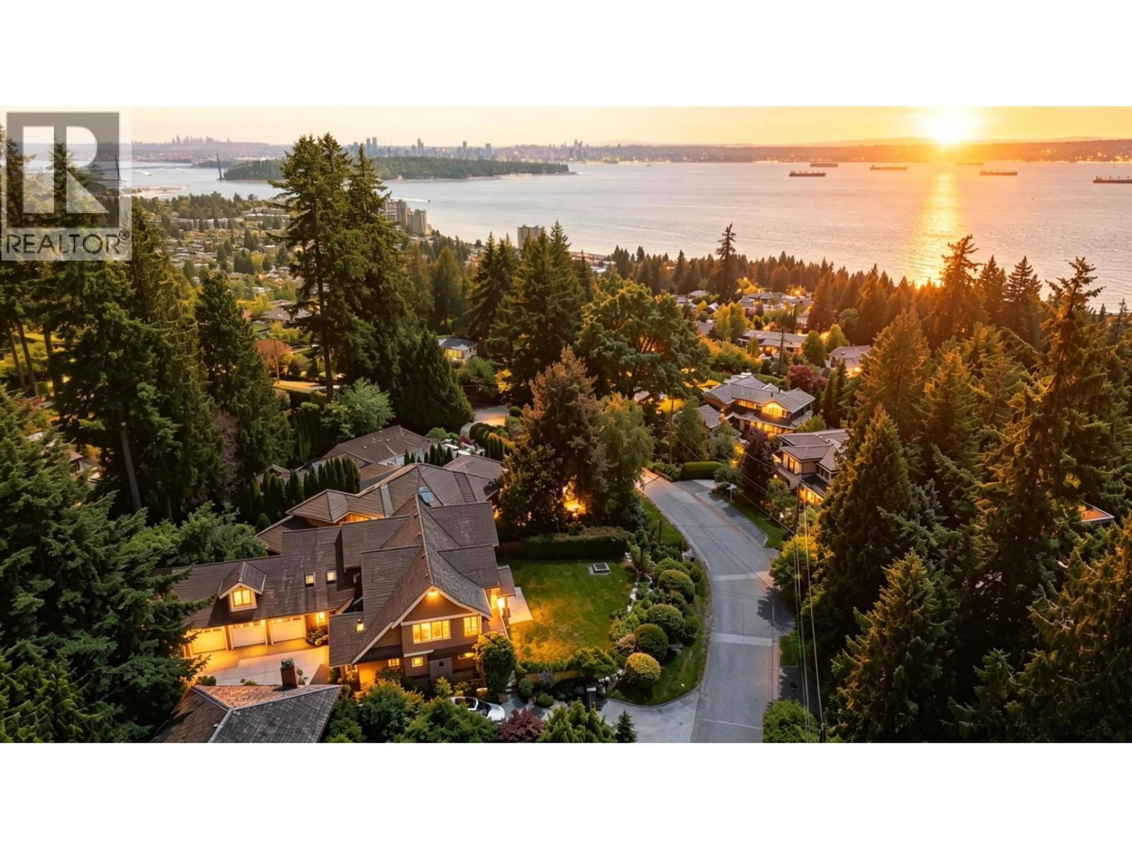 A pic from outside/outdoor area/front of a property/back of a property/a pic from drone, water/lake/river/ocean view for 2645 ROSEBERY AVENUE, West Vancouver British Columbia V7V3A3