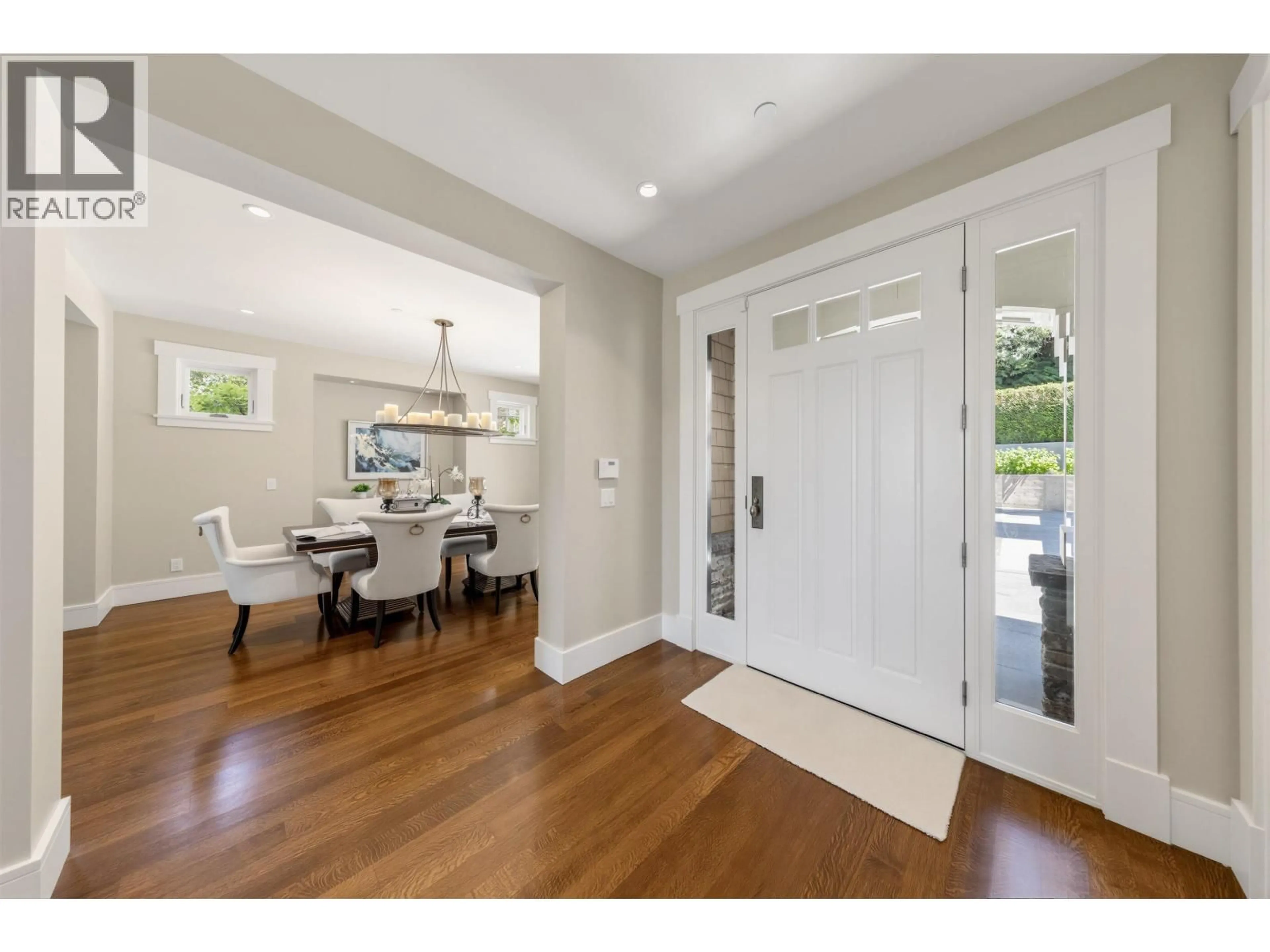 Indoor entryway for 2645 ROSEBERY AVENUE, West Vancouver British Columbia V7V3A3