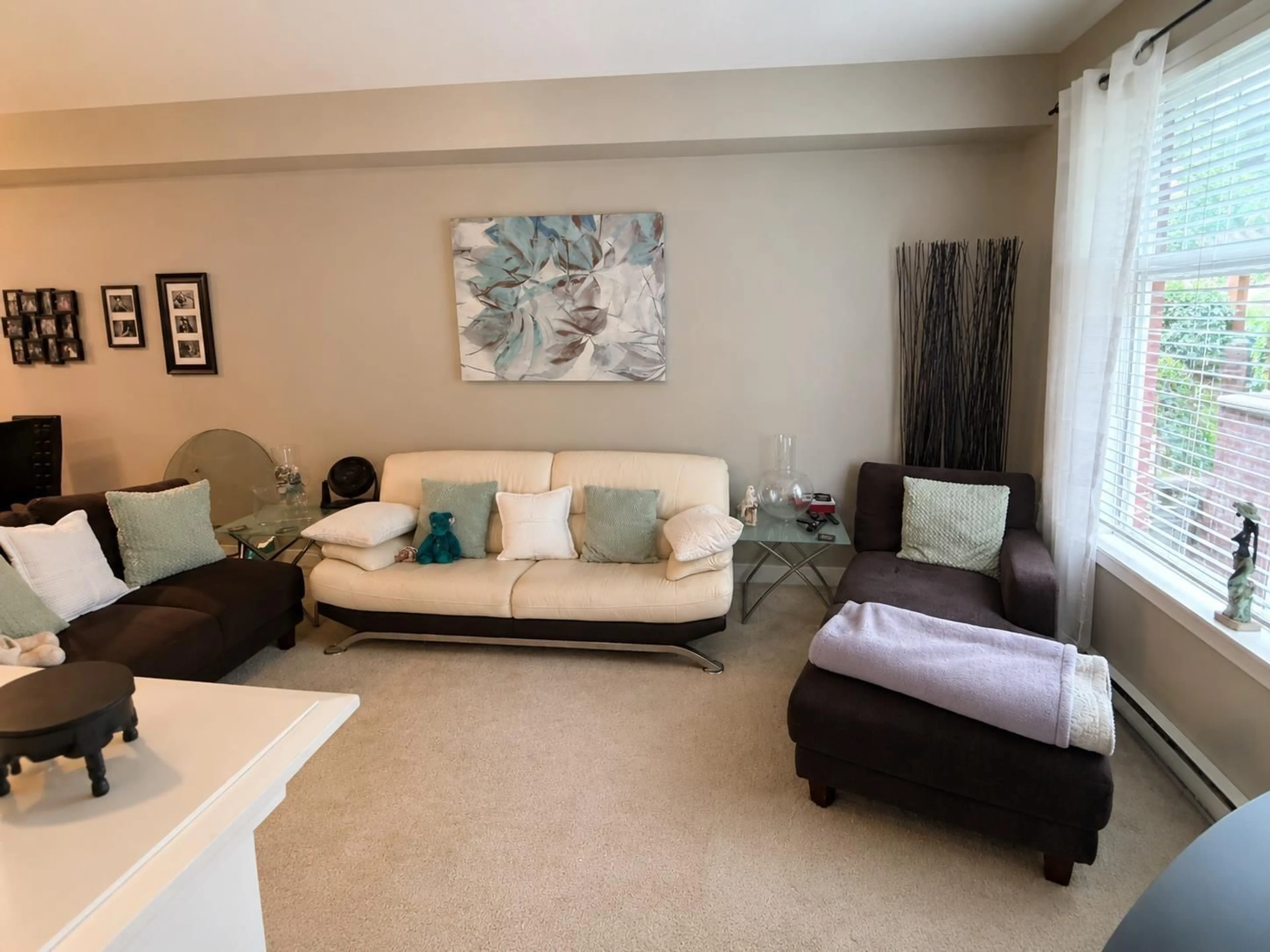 Living room with furniture, unknown for 102 - 17712 57A AVENUE, Surrey British Columbia V3S1J1