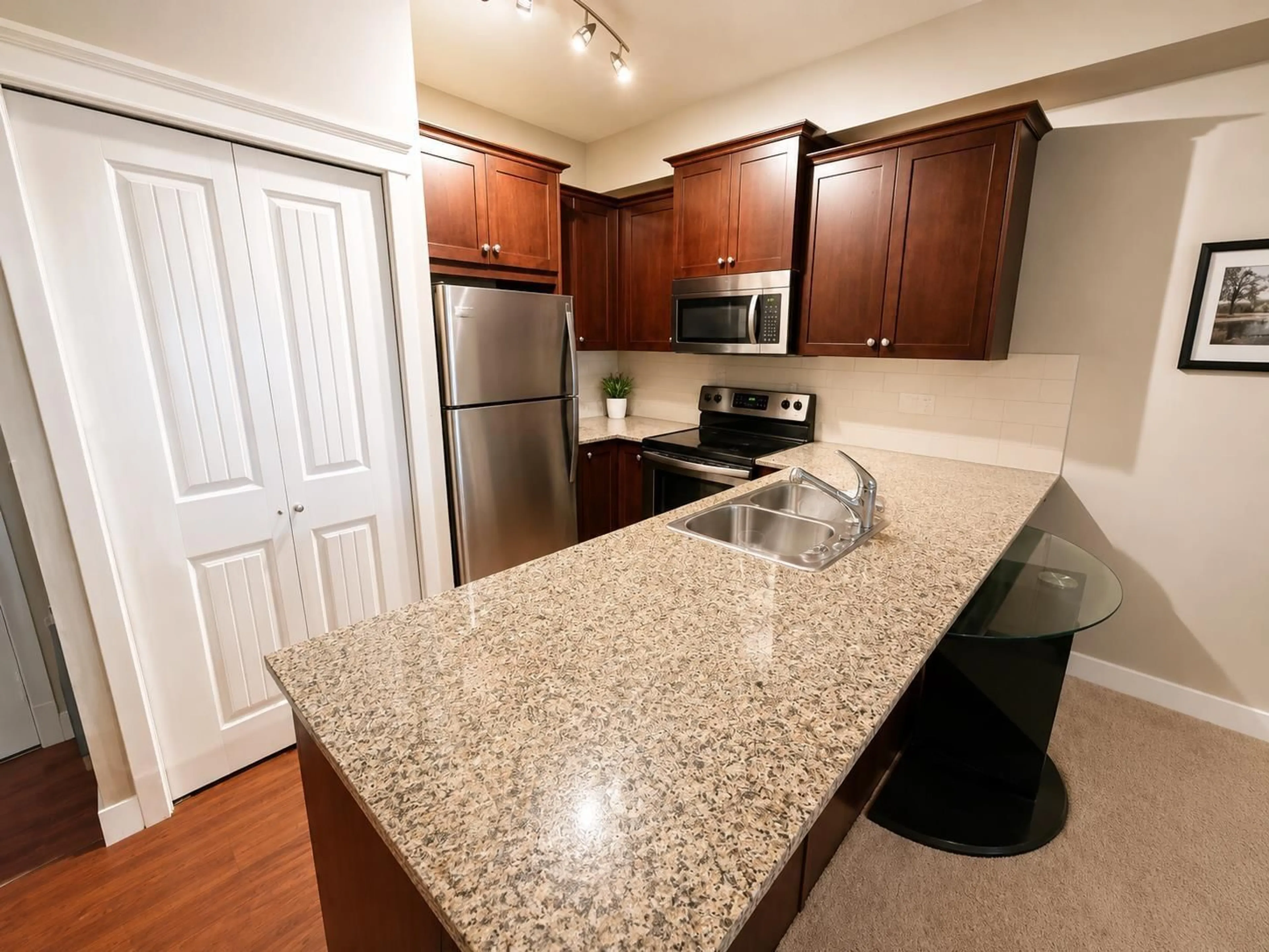 Standard kitchen, unknown for 102 - 17712 57A AVENUE, Surrey British Columbia V3S1J1