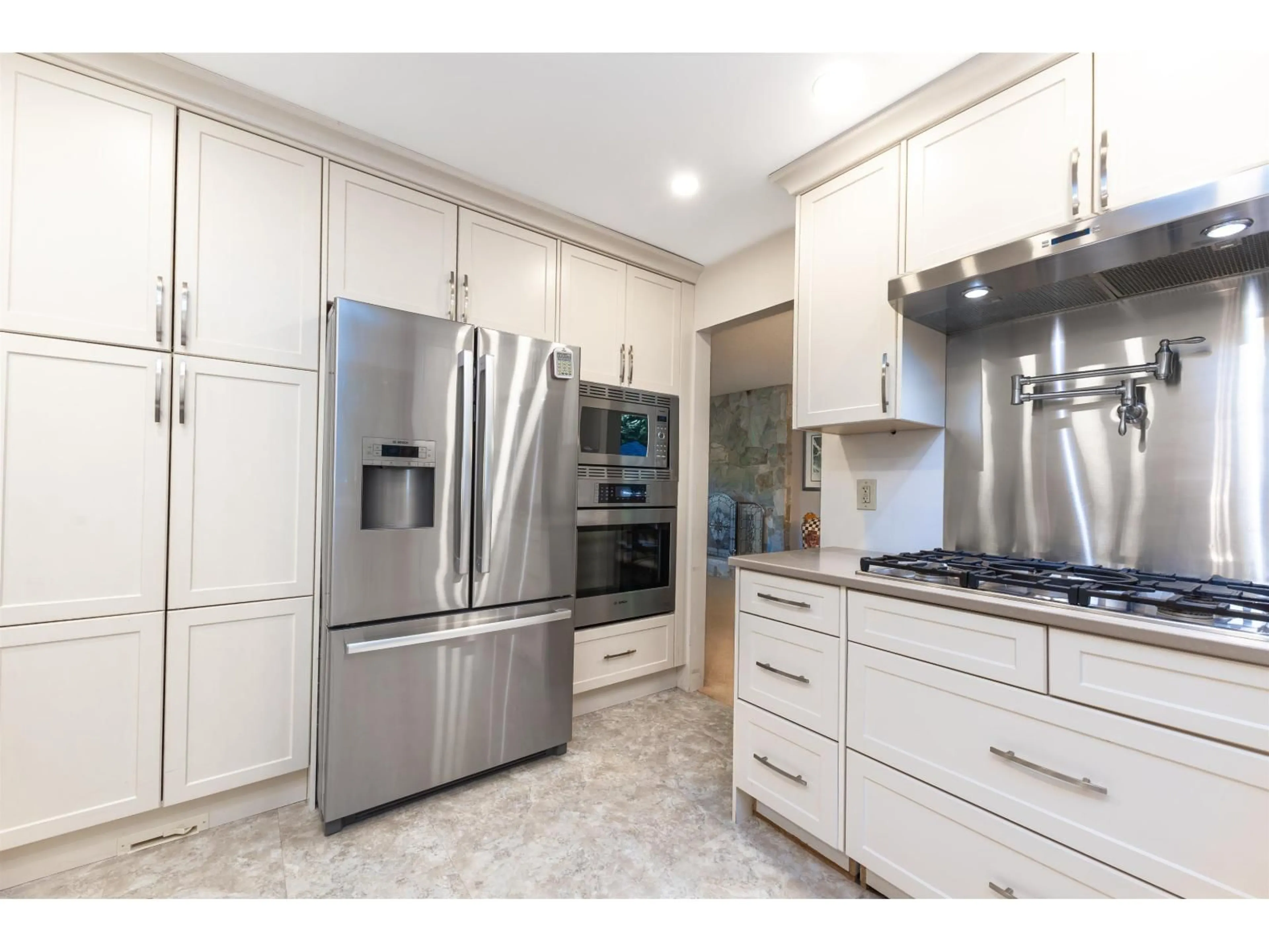 Contemporary kitchen, ceramic/tile floor for 6296 130B STREET, Surrey British Columbia V3X1R4