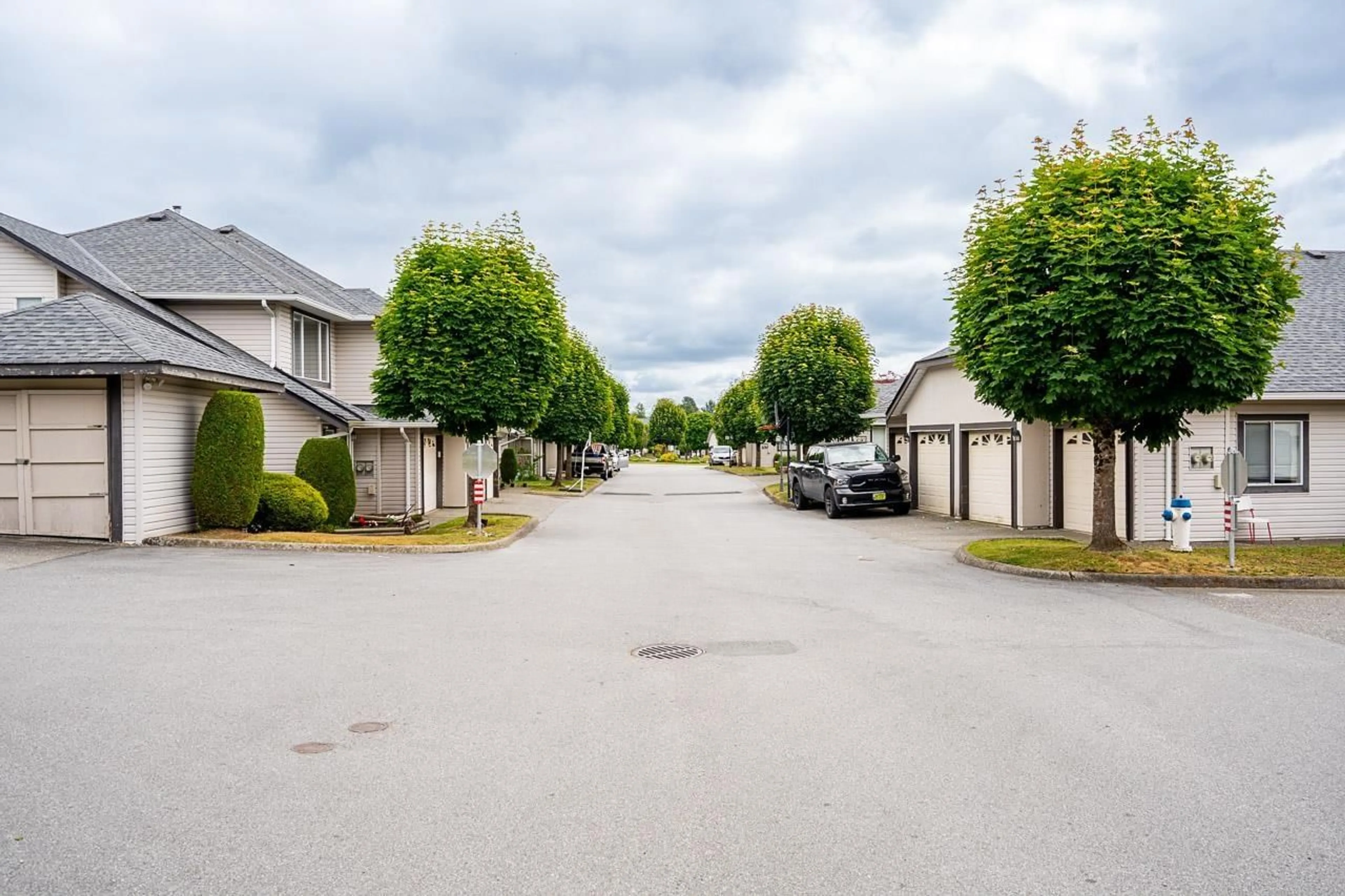 A pic from outside/outdoor area/front of a property/back of a property/a pic from drone, street for 142 - 3160 TOWNLINE ROAD, Abbotsford British Columbia V2T5P4