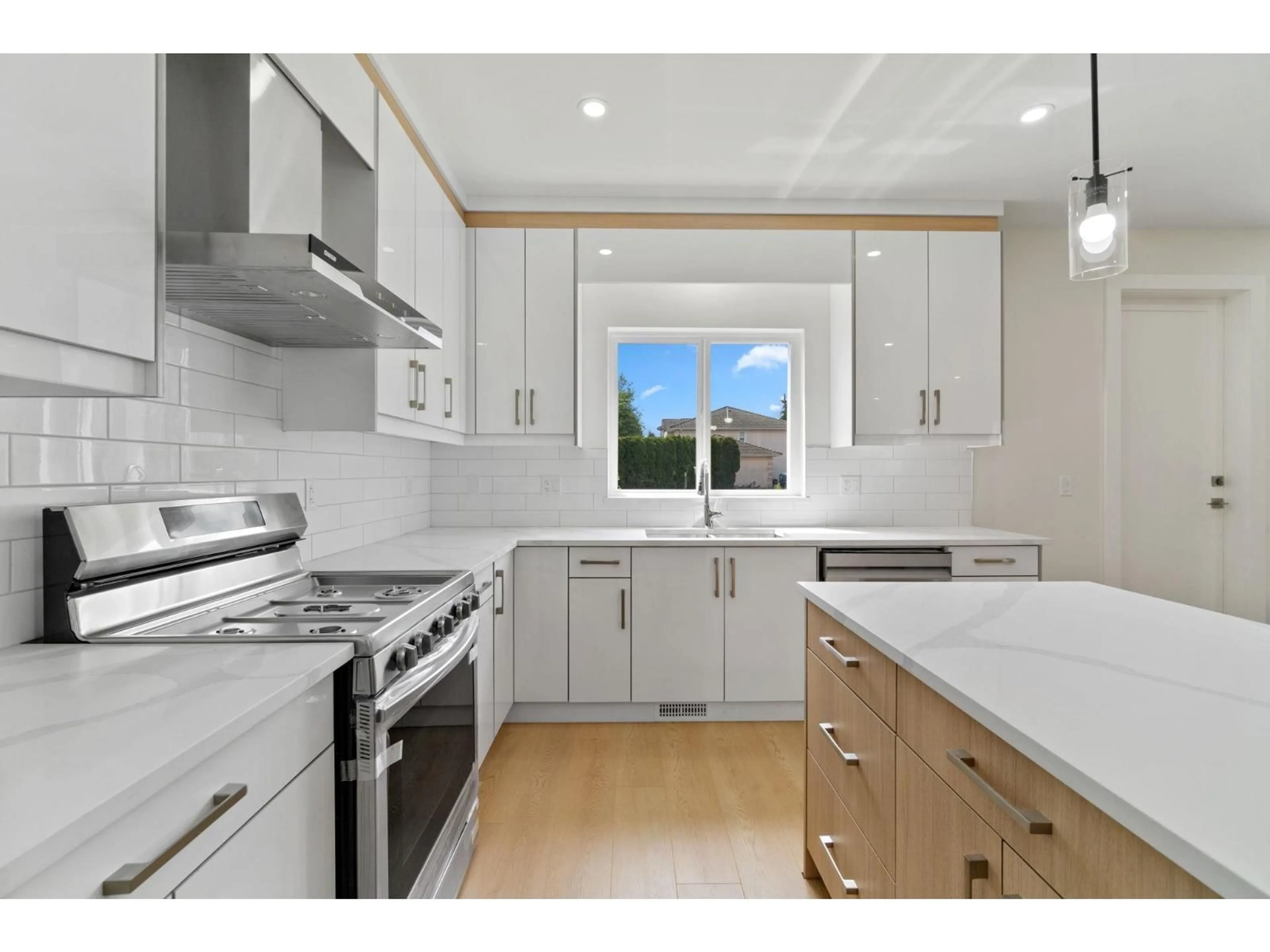Standard kitchen, unknown for 32546 HIGGINBOTTOM COURT, Mission British Columbia V2V2T7
