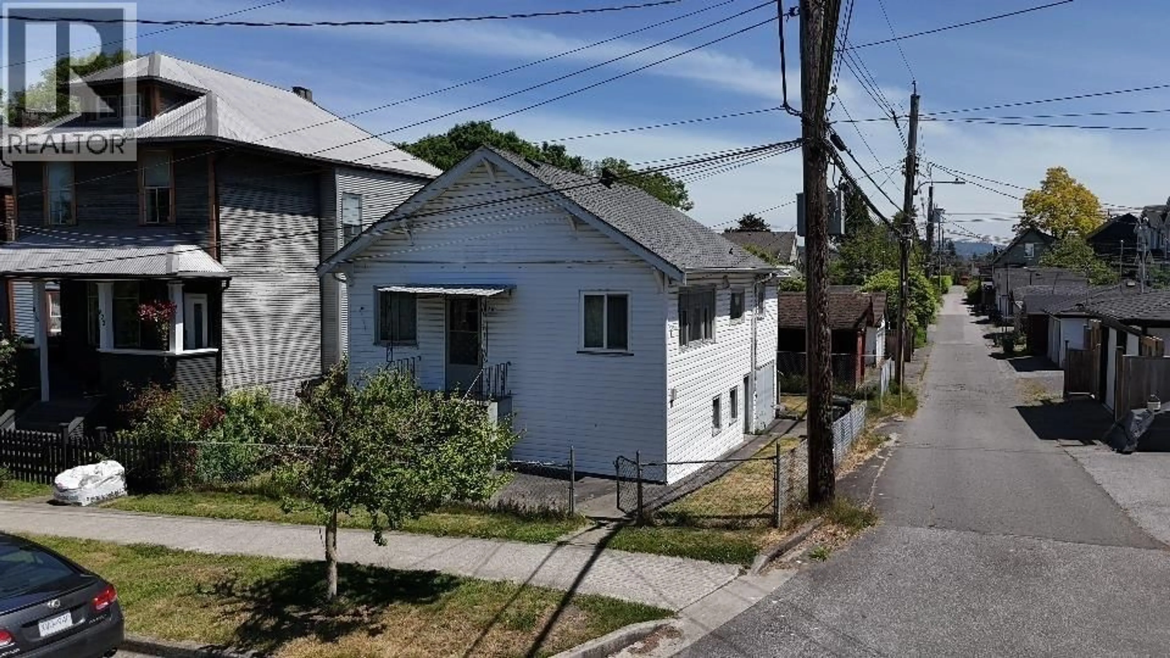 A pic from outside/outdoor area/front of a property/back of a property/a pic from drone, street for 824 SEMLIN DRIVE, Vancouver British Columbia V5L4J5